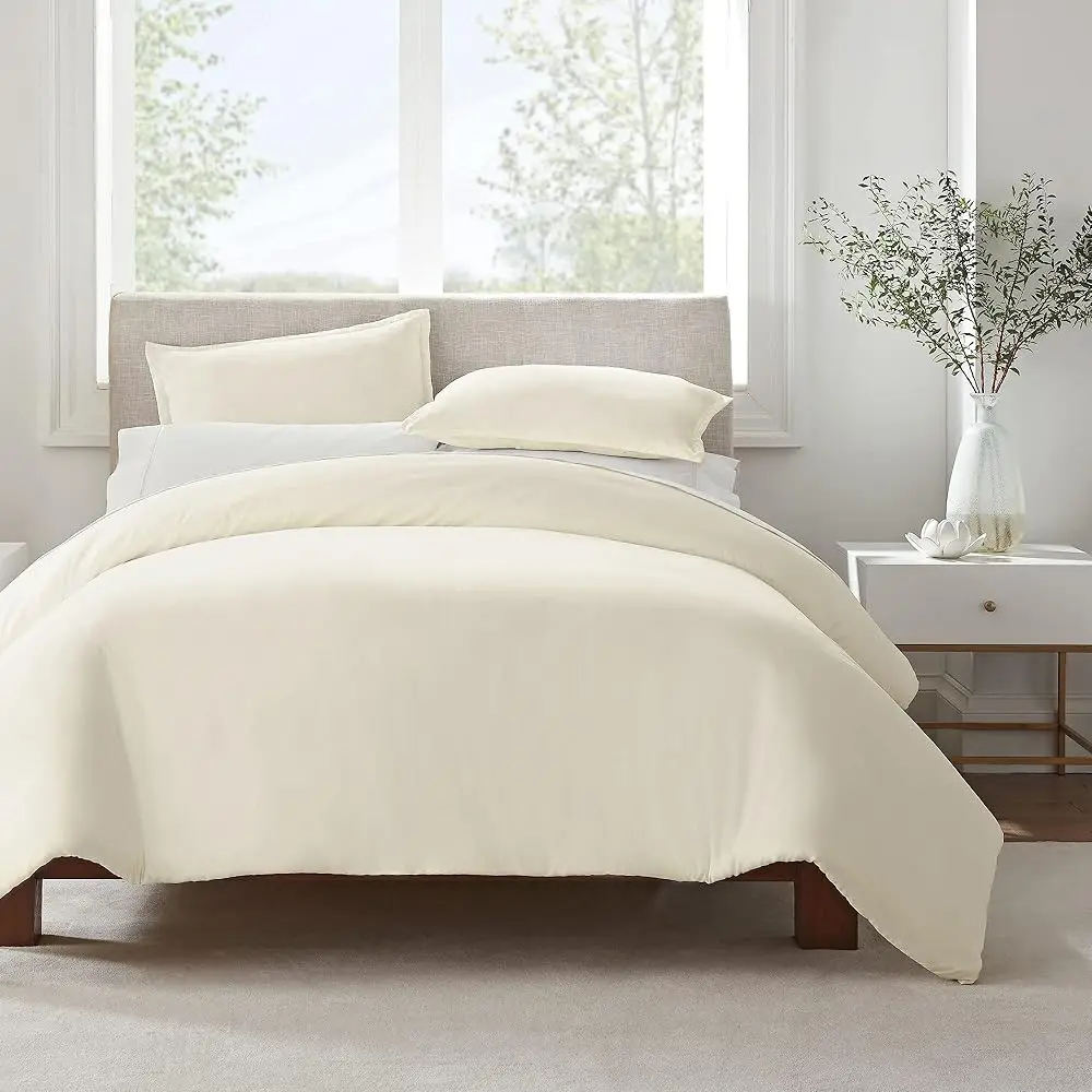 

Комплект из 3 предметов SERTA Simply Clean: ультрамягкий, гипоаллергенный, устойчивый к пятнам однотонный комплект пододеяльников, цвет слоновая кость, размер King