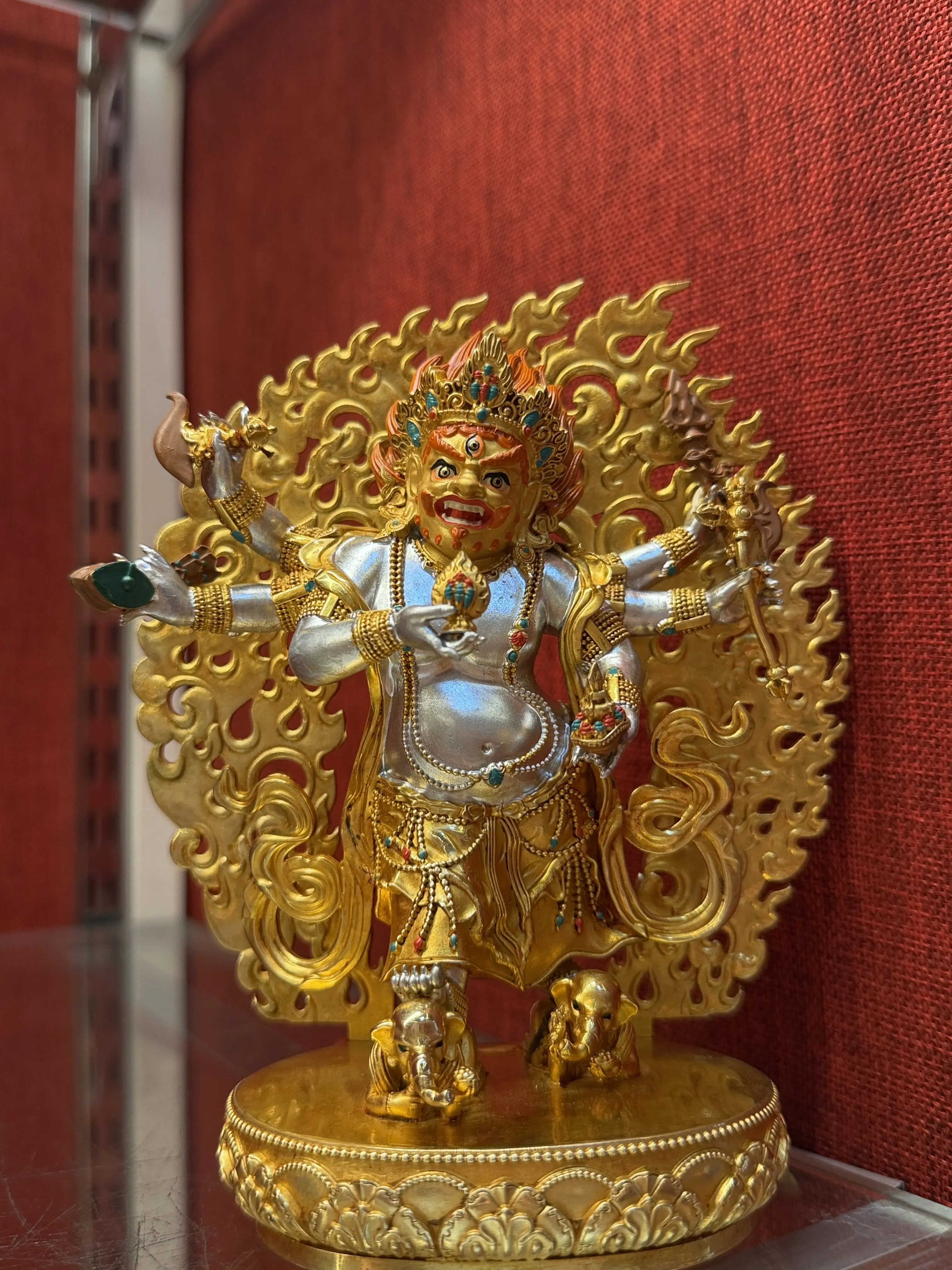 White parent master six-armed Mahogala height 15 cm pure copper gilt face painting process