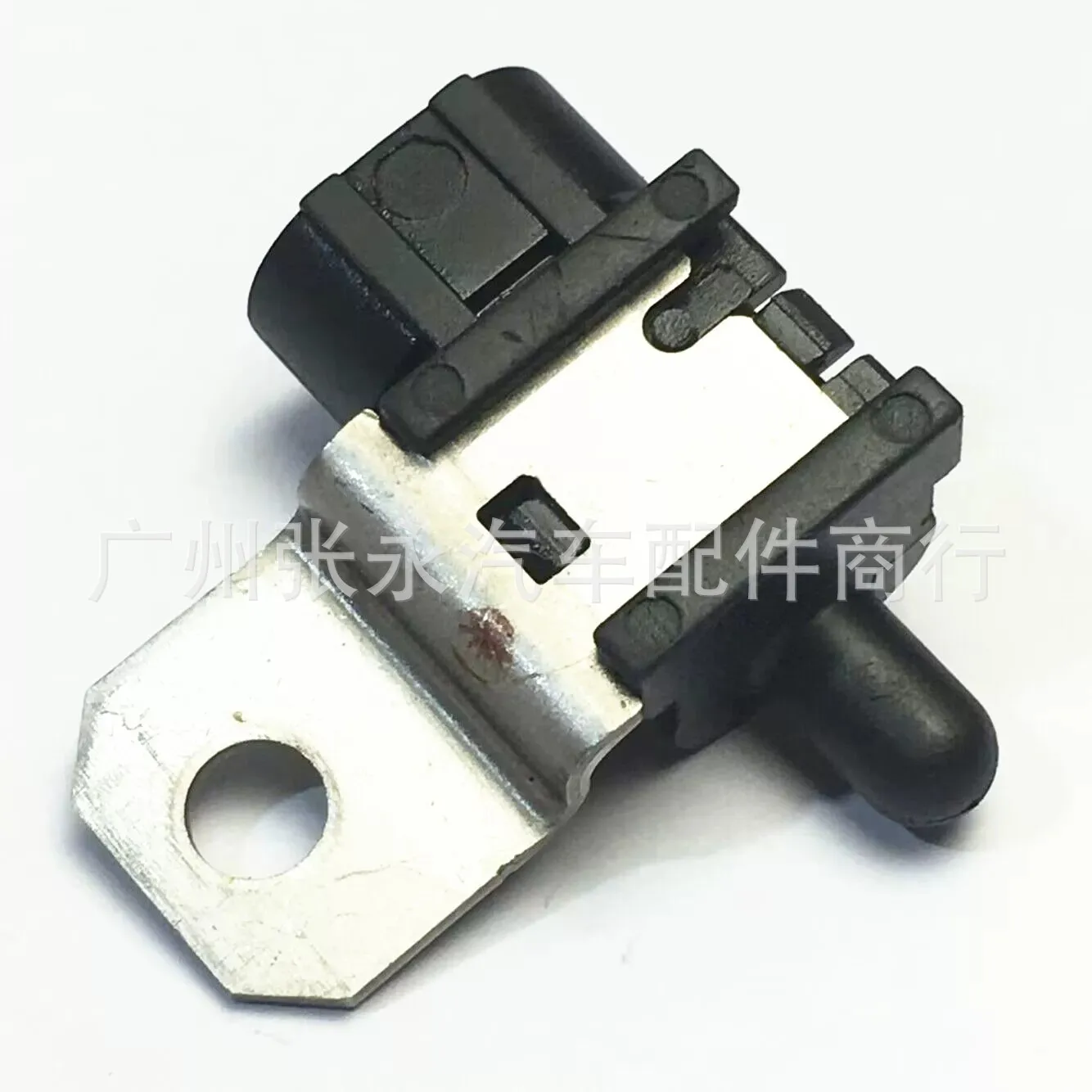 Applicable for Iveco Baodi Oshengyi external environment temperature sensor 5801948804