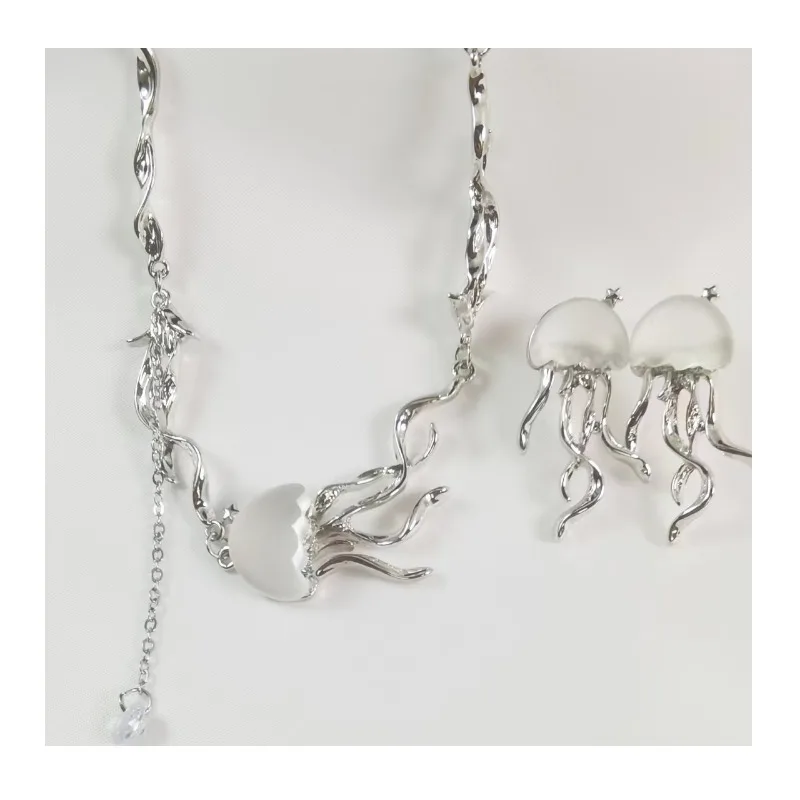 

Sweet Cool Roaming Jellyfish Tassel Necklace Frosted Textured Metal Cute Clavicle Chain Jellyfish Design Sense Earrings Necklace