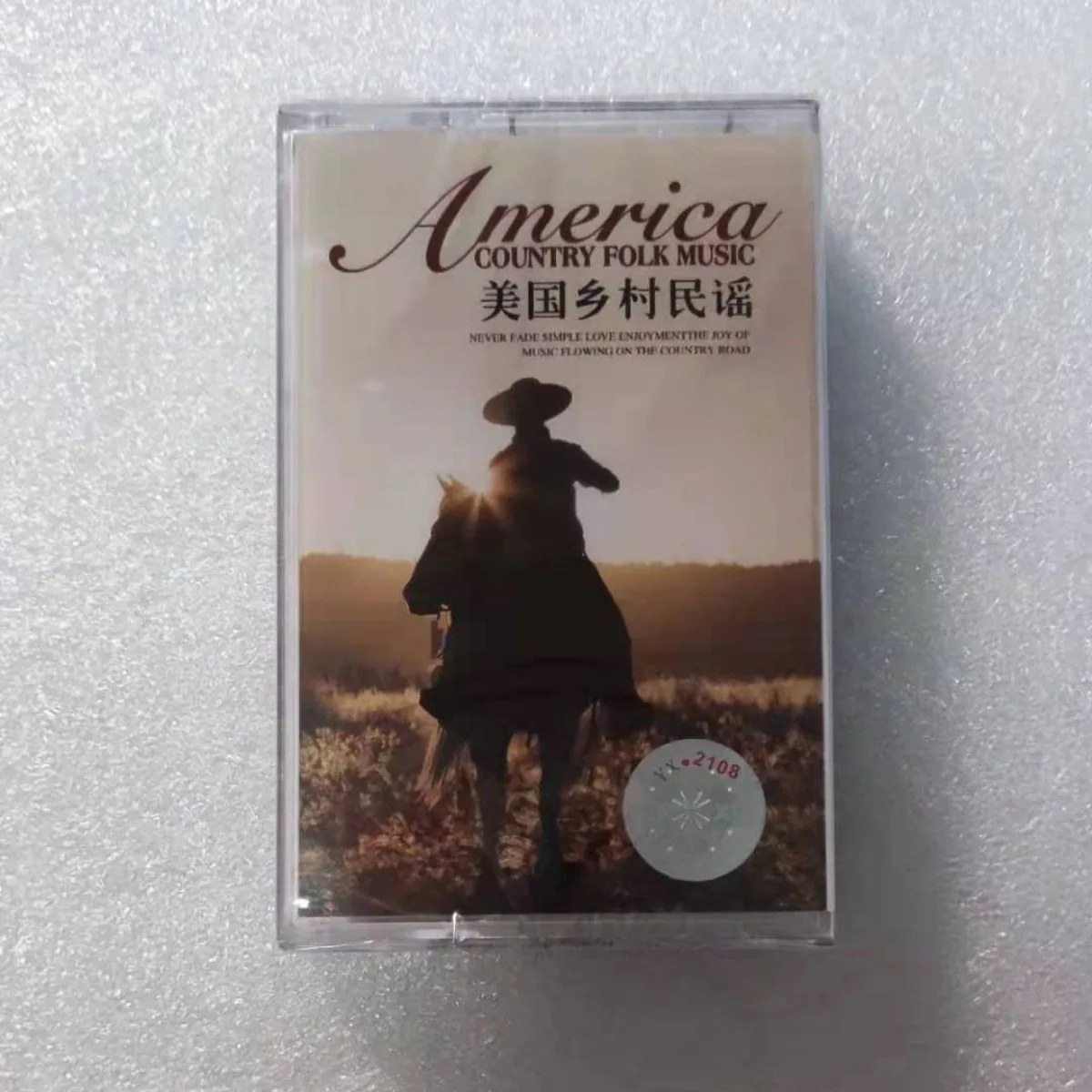 

Американская народная музыка - культовая, вневременная классика в теплом американском деревенском стиле, ретро-альбом на кассете