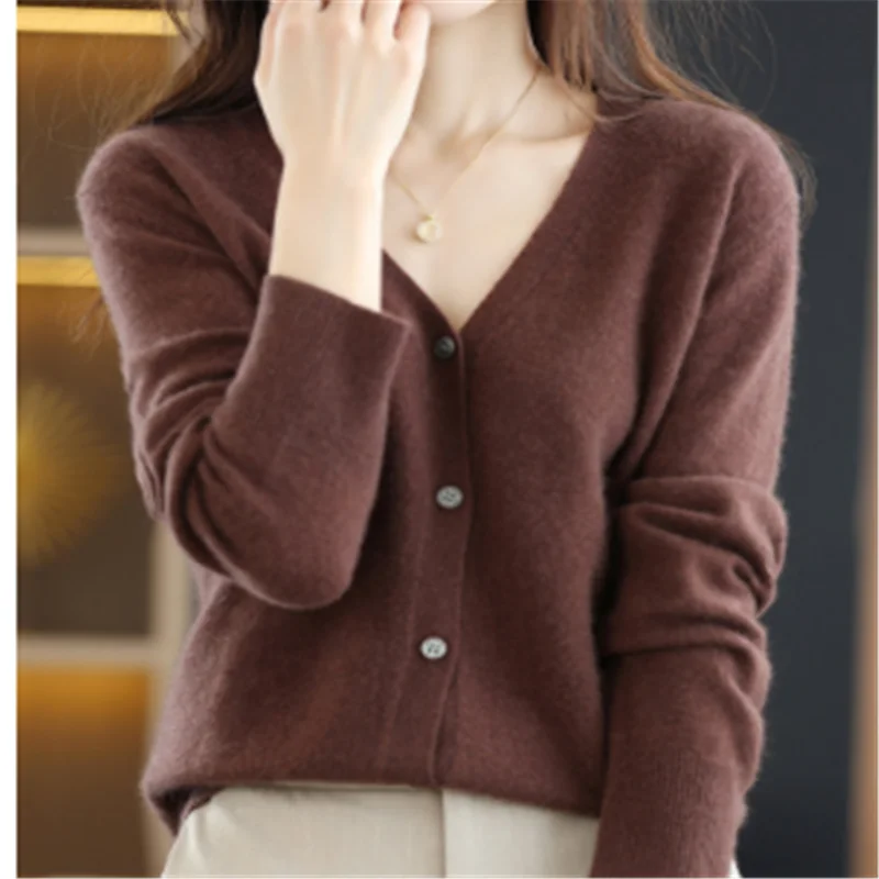 2024 Knitted Cardigan Network Red Female Black And White Thin Spring And Autumn V-Neck Of A Commuter  Sweater Coat Top