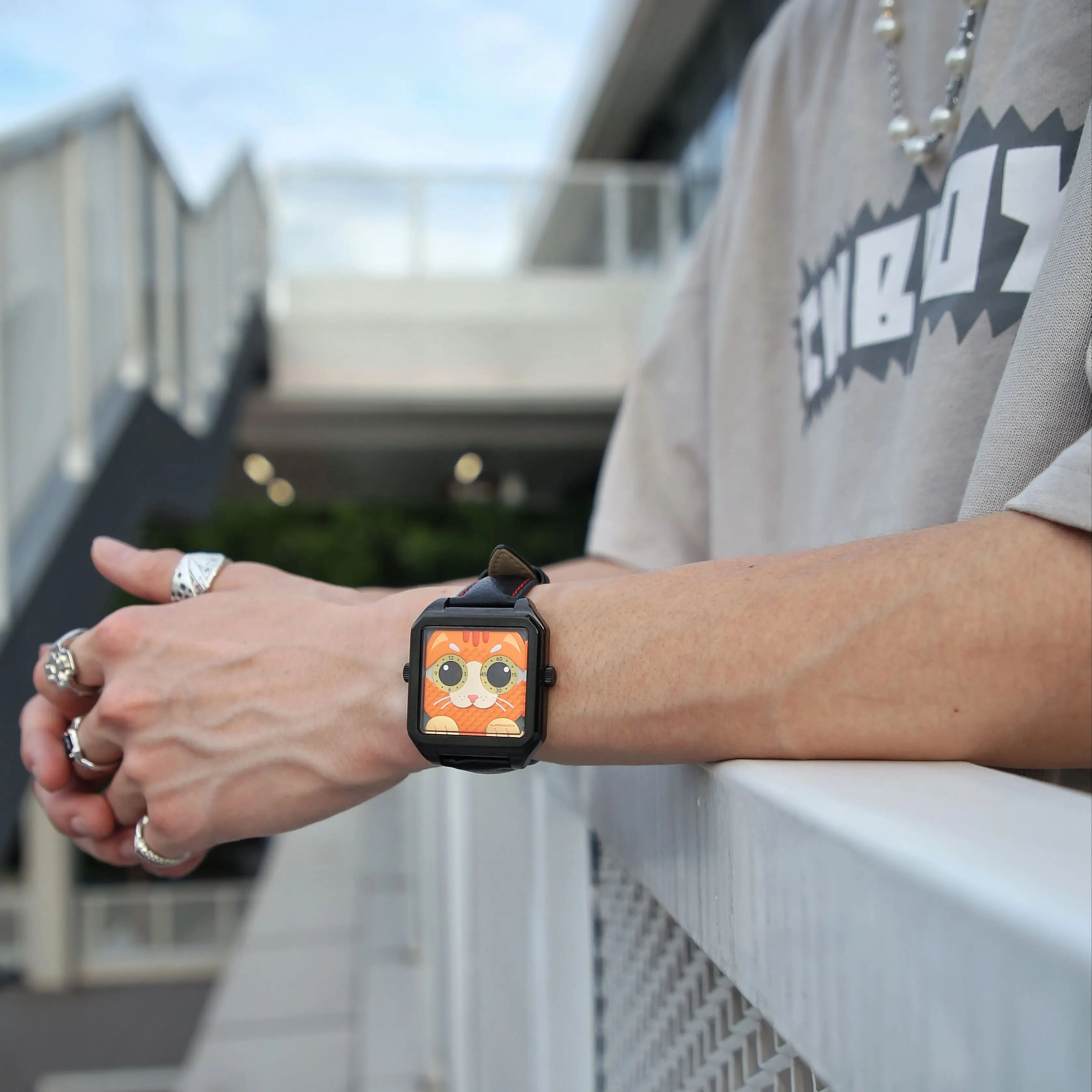 ساعة HappieWatch Ginger Cat كاجوال كوارتز للنساء، إكسسوار ساعة يد عصرية باللون البرتقالي والأحمر الناري #1