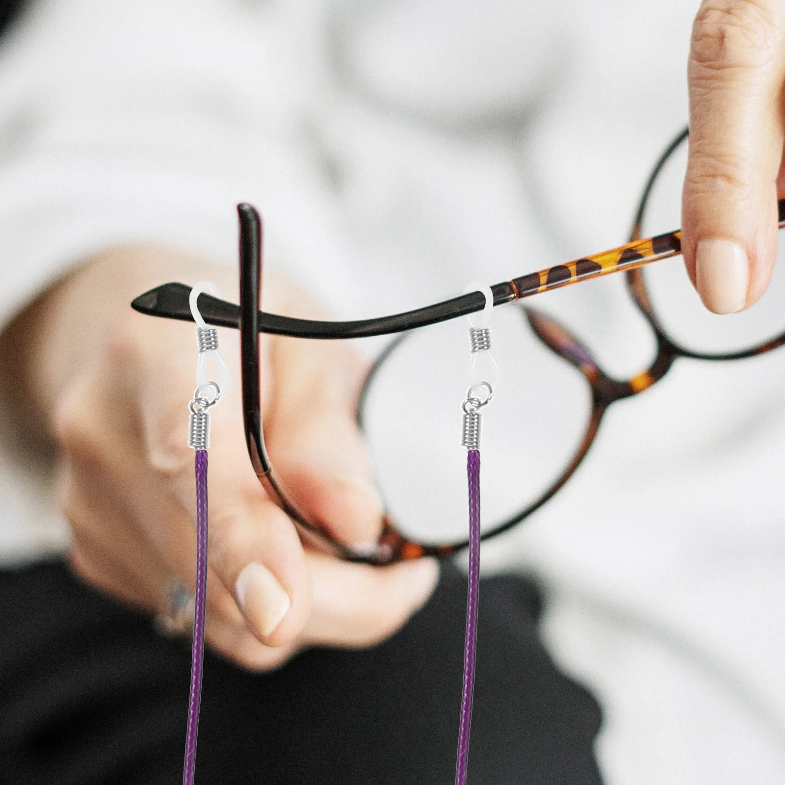 

Wax Eyeglasses Chain Purple Eyeglass Cord with Adjustable Silicone Tips Metal Coil Design Eyewear Holder Accessory Stylish Non