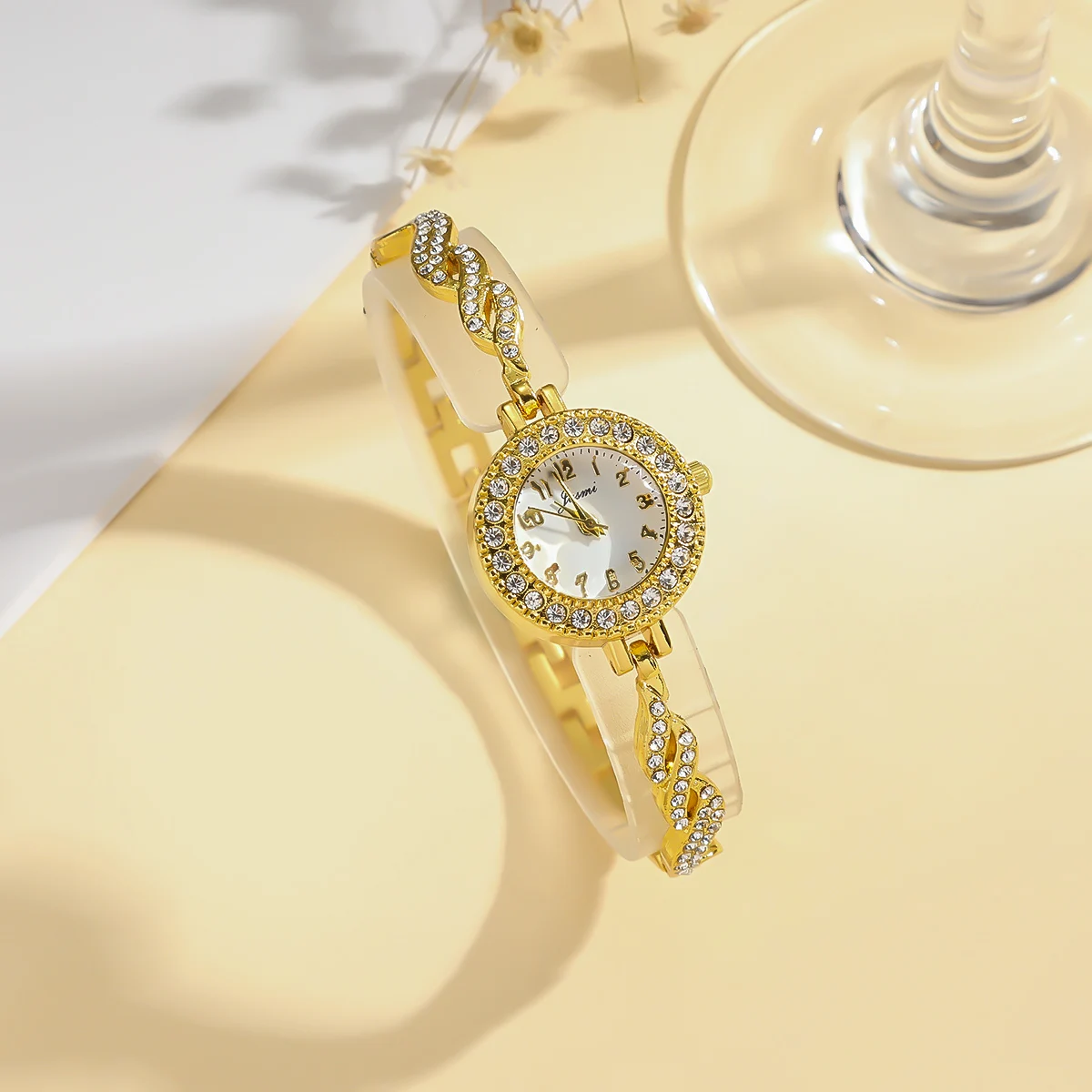 ساعة كوارتز بحزام فولاذي بقرص ماسي مستدير جديد للسيدات، سوار بجعة على شكل زهرة ماسية عصرية، عطلة نبيلة وجوية