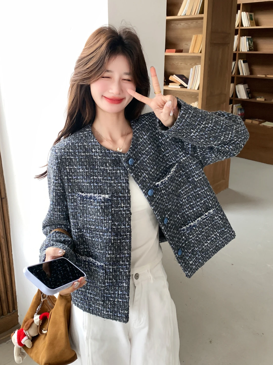 

Серое пушистое шерстяное короткое пальто женское, модный топ с круглым вырезом, весна-осень 2026, стандартный крой, длинный рукав, на пуговицах