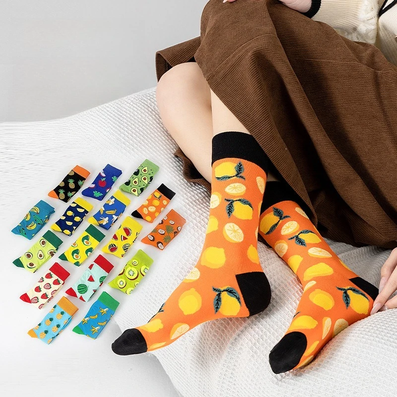 جوارب نسائية منتصف العجل من الفاكهة لعام 2025 بتصميم أناناس وبطيخ ومضادة للانزلاق من القطن المسامي لرياضة الجري في صالة الألعاب الرياضية