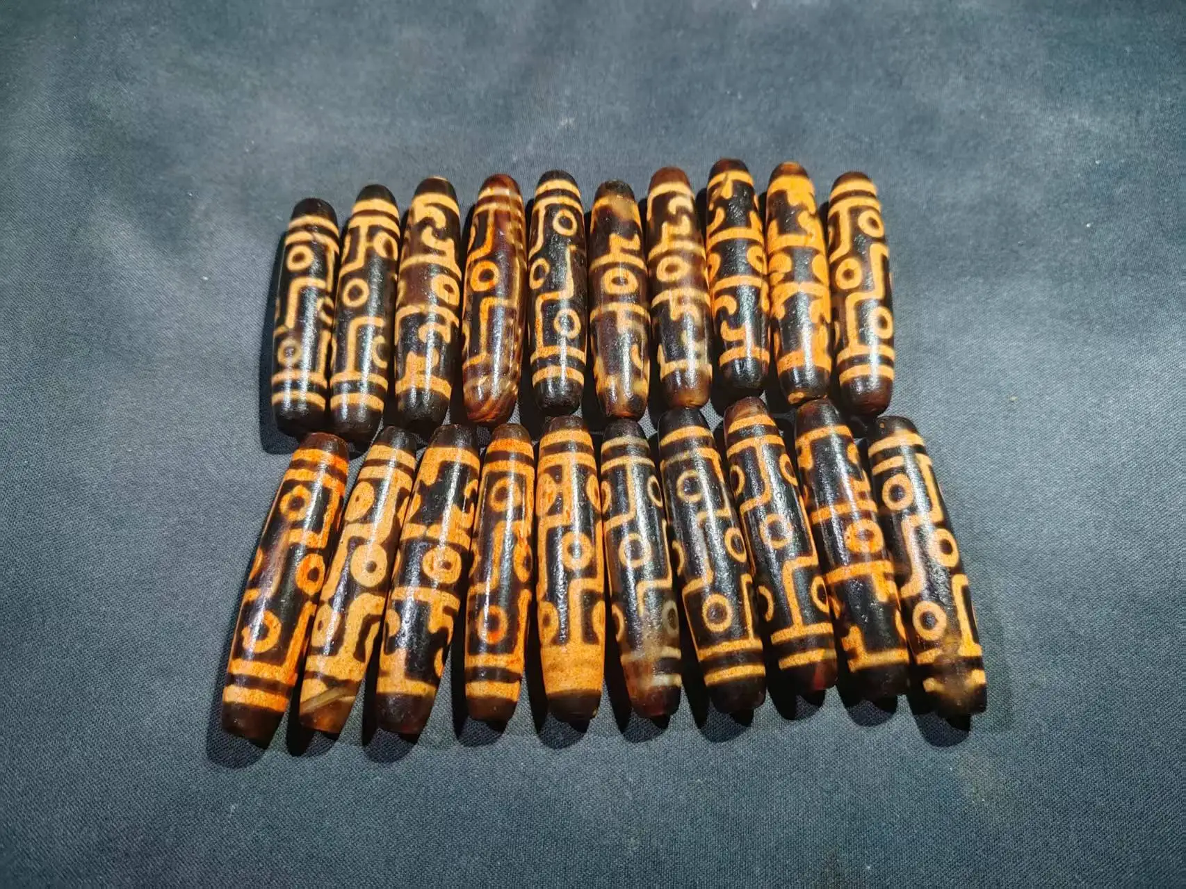 

1pcs/lot Ivory-Yellow loose Tibetan dzi beads natural agate DIY charms gift elliptical ethnic style Nine Eyes Guru Rinpoche