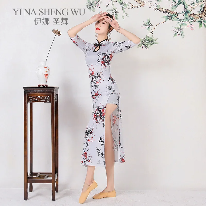 Długa sukienka do ćwiczeń tańca klasycznego dla kobiet w stylu chińskim Cheongsam z rozcięciem, z guzikiem węzłowym, zwiewna koszula do tańca ludowego w kwiaty