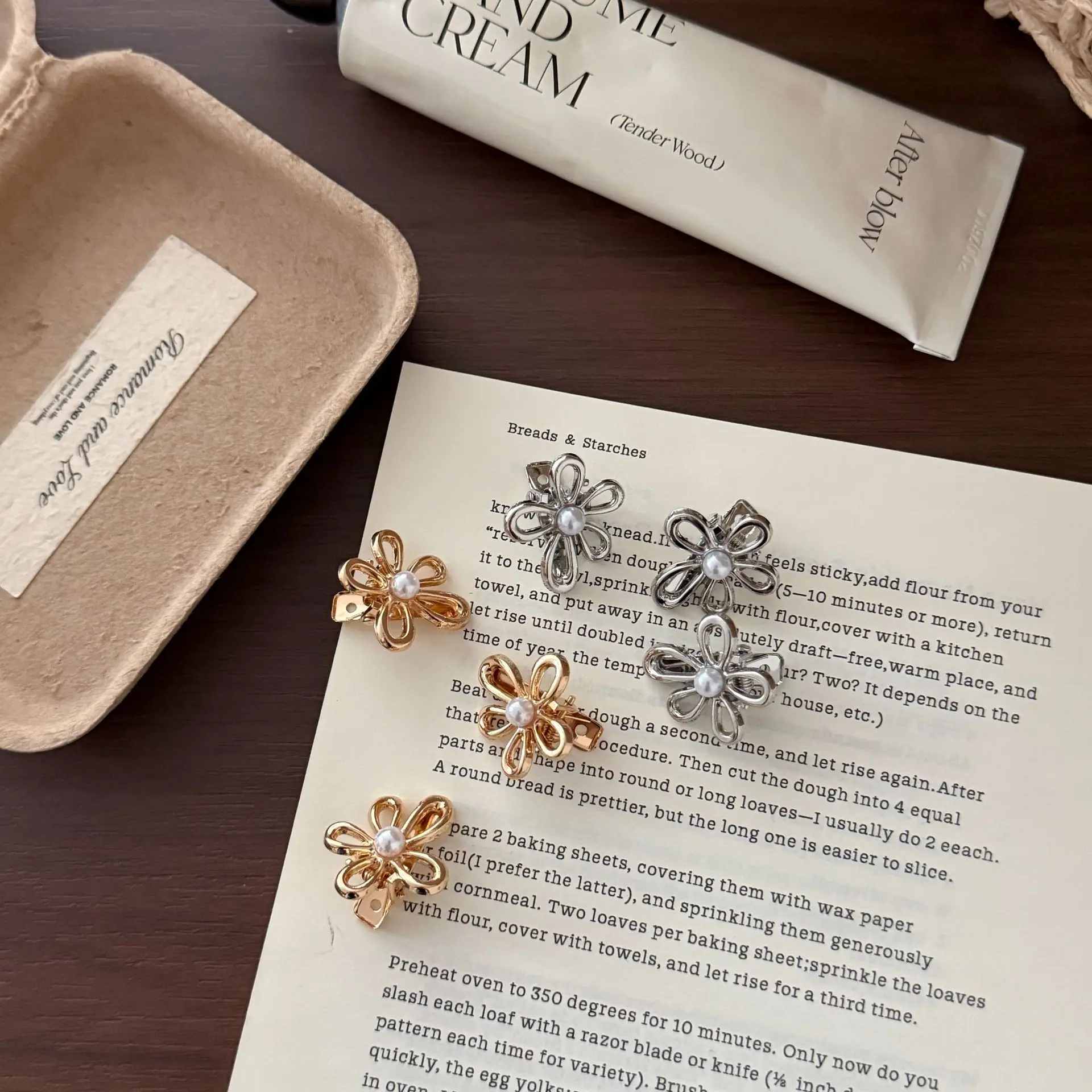 

Premium Crystal Duckbill Hair Clip Japanese Korean Fashion Cool Tone for Women Daily Office Hair Accessory Hair Bows