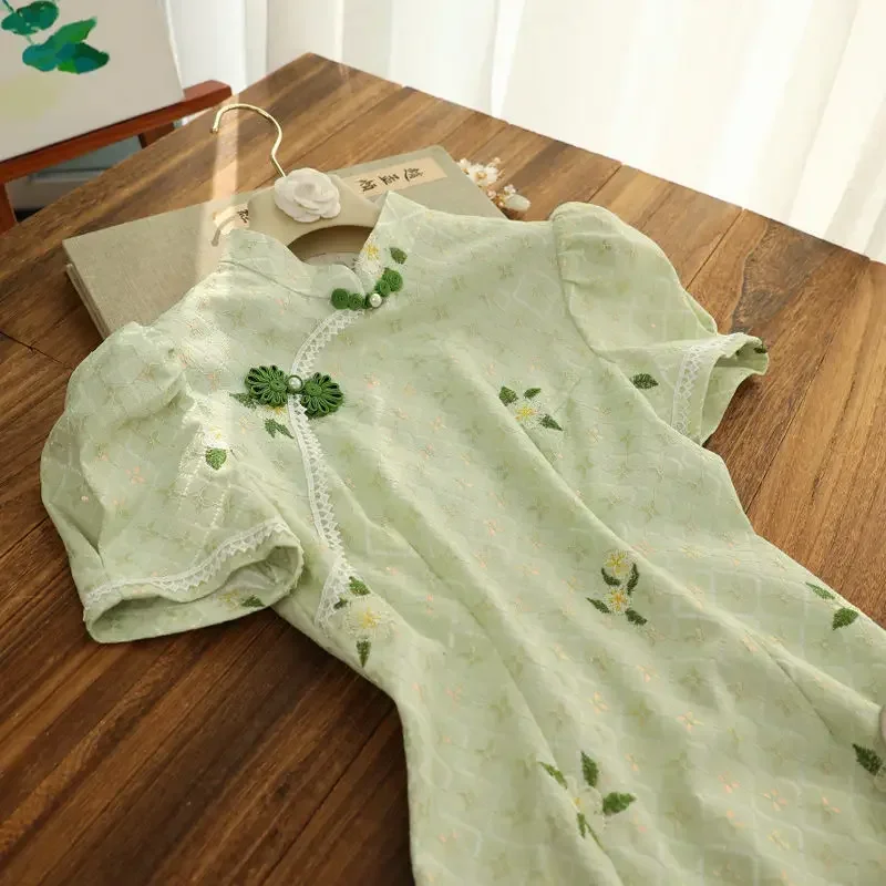 

Green Lace Improved Cheongsam 2022 Spring New Embroidered Floral Girl Young Model Retro Oriental Chinese Summer Qipao Dress