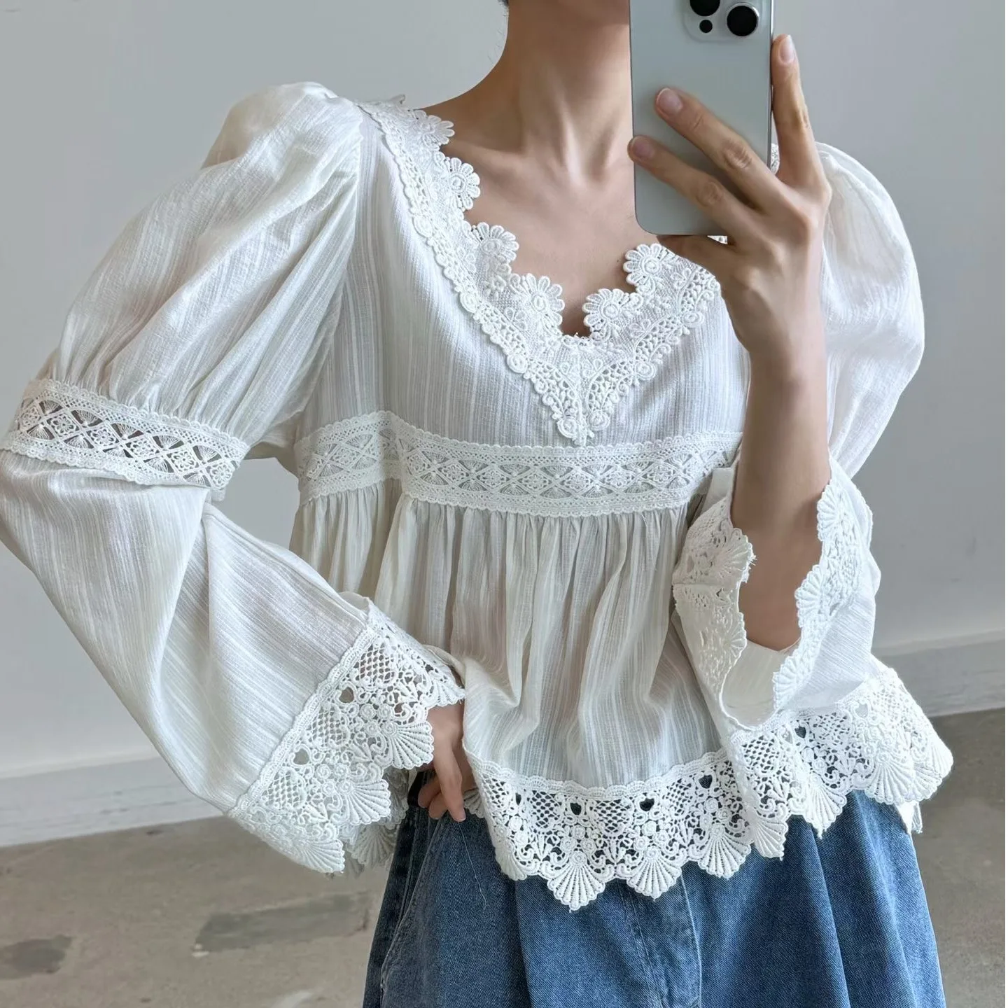 

Chic Spring Women's Loose Bubble Sleeve Shirt V-Neck Lace Splicing Breathable Comfortable Korean Style Casual Fashion