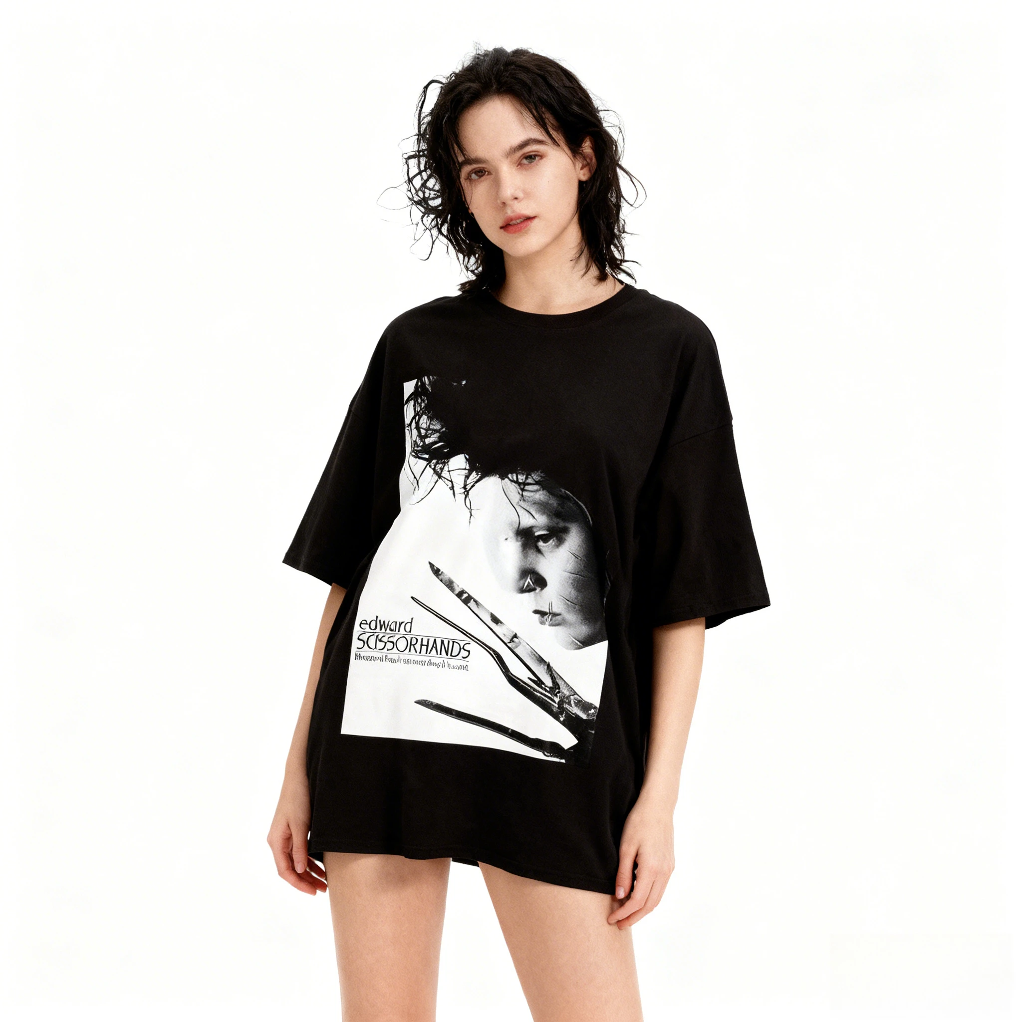 

Women's film portrait "Edward Scissorhands" classic scissor hand print T-shirt black and white film style T-shirt women clothes
