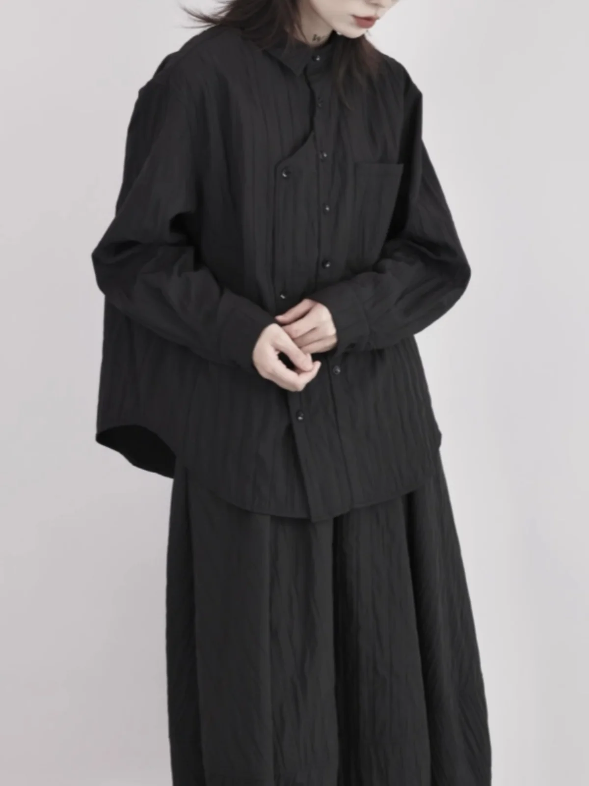 

Свободные длинные све Bla irt, женские весенне-осенние повседневные модели, Unconal Buttoning Street Sle, смесь полиэстера и нейлона