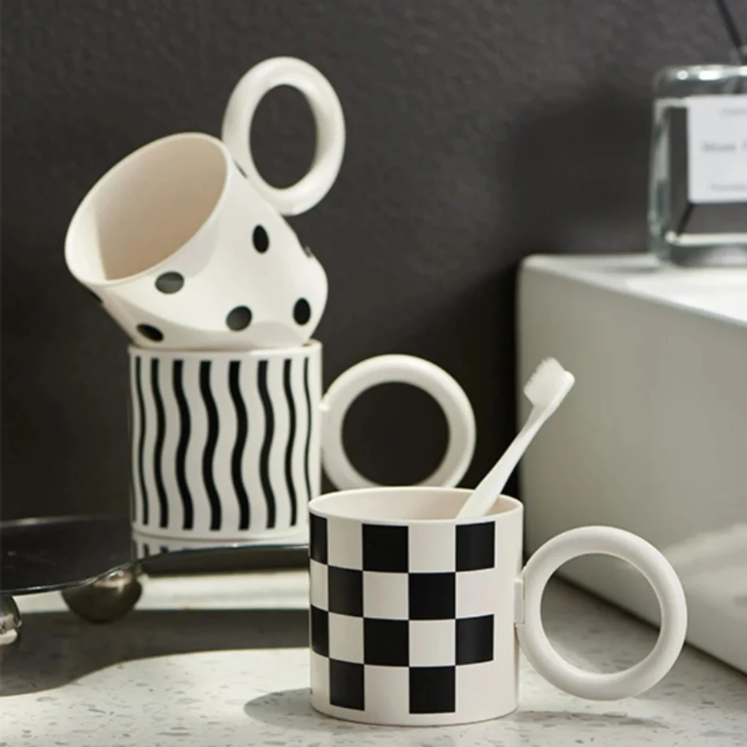 Toothbrush Cup Mug with Big Round Handle Multifunctional Coffee Tea Milk Water Cup White Black Checkered Pattern Coffee Mug Gift