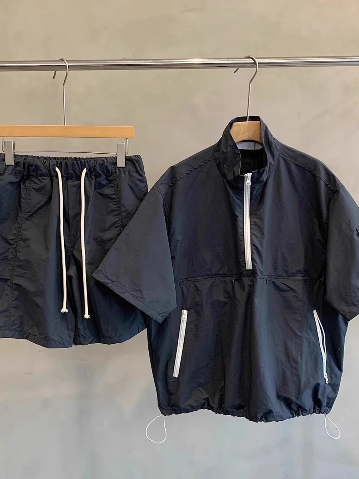 

Летний мужской комплект из двух предметов: футболка и шорты, свободный крой, модный, молодежный, с защитой от солнца UPF30+...