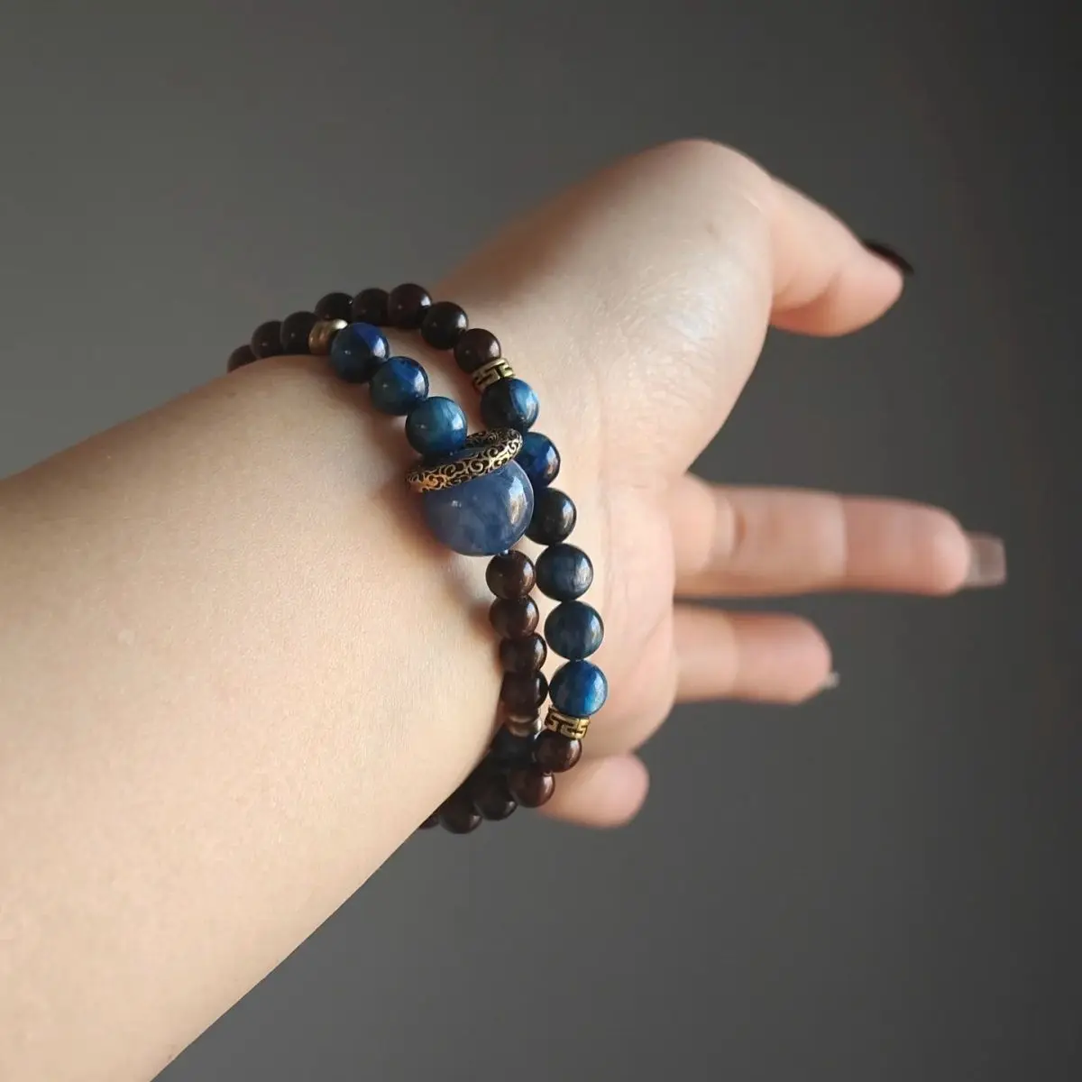 الطبيعية الأزرق الكوارتز خشب الصندل سوار الأزرق كريستال HandString المتخصصة تصميم الراقية يشعر المياه المحبة ترطيب للنساء 8 مللي متر