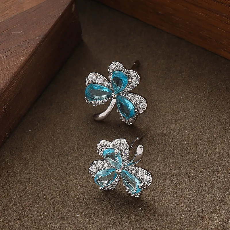 

Fashionable, exquisite, fresh, diamond-encrusted zircon flower stud earrings, niche light luxury, high-end commuting earrings