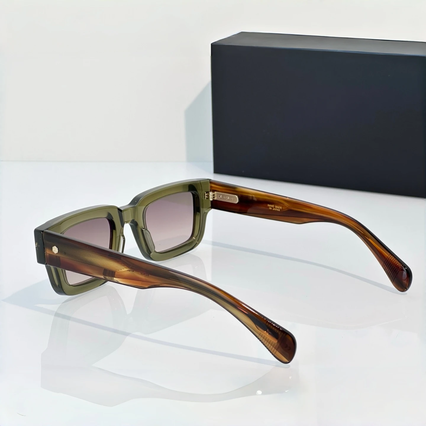 CERVANTES Fashion Sunglasses Man Woman,Minimal Gold Rivet Design,UV Blocking Gradient Lens,Effortlessly Elevate Your Outfit
