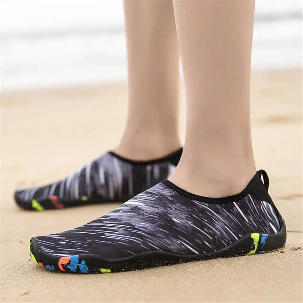 

Серебряные туфли на плоской подошве без шнурков 35–46, тапочки для дома, сандалии, пляжные мужские кроссовки, спортивные посетители, низкие цены на заказ