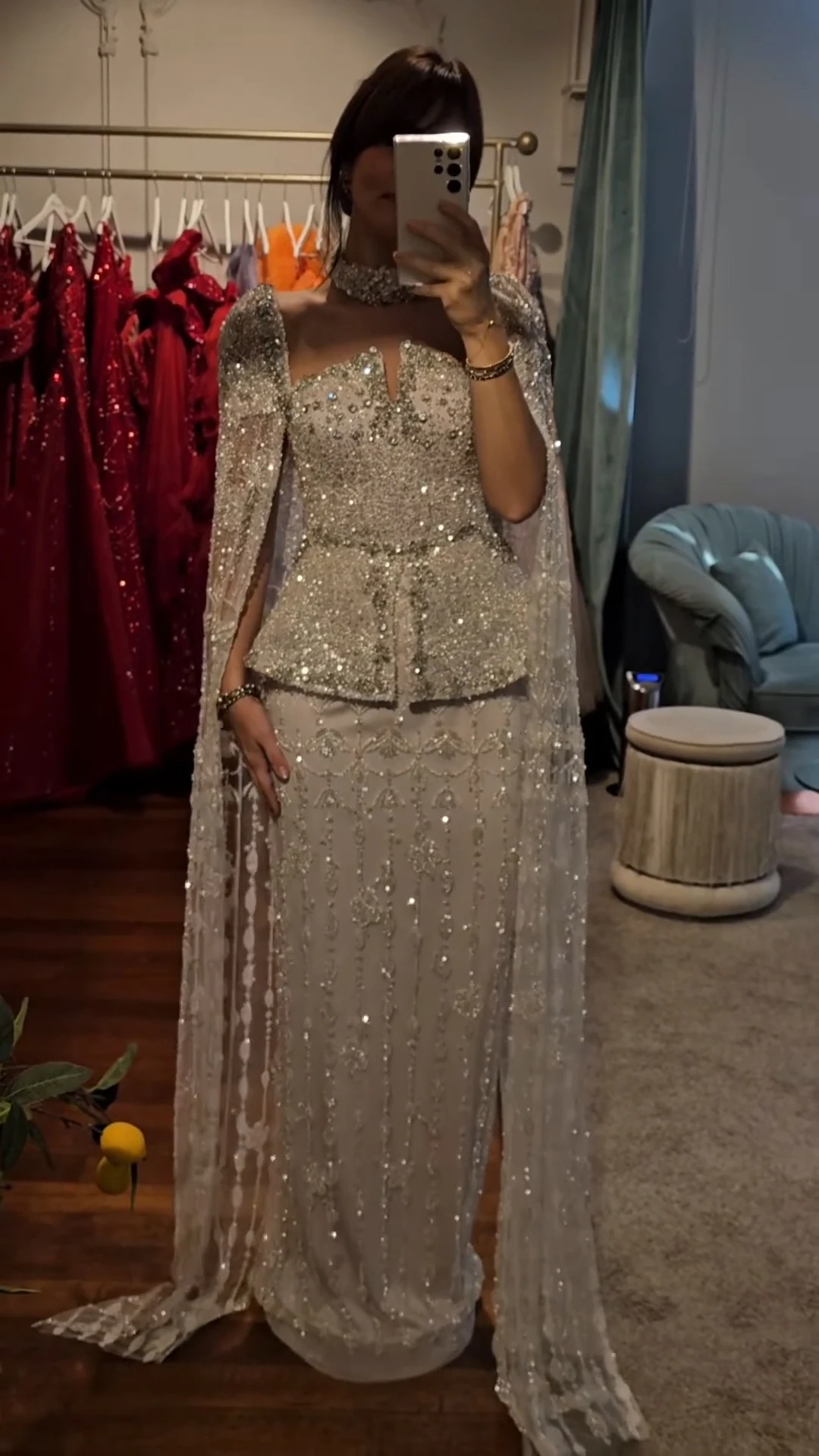 Sharon Said Dubai Luxuriöses Silbernes, Stark Perlenbesticktes Meerjungfrauen-Abendkleid mit Cape-Ärmeln, Arabisches Damen-Formelles Partykleid SS531 Maßanfertigung – Detail 1