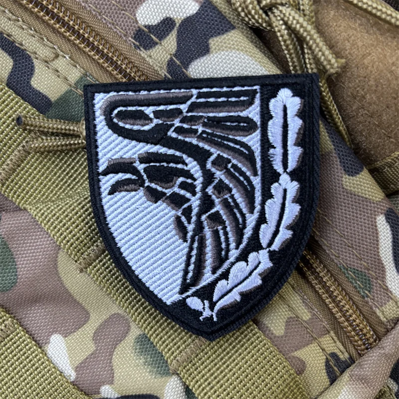 Parche moral táctico bordado con velcro para uniforme y mochila - imagen 2