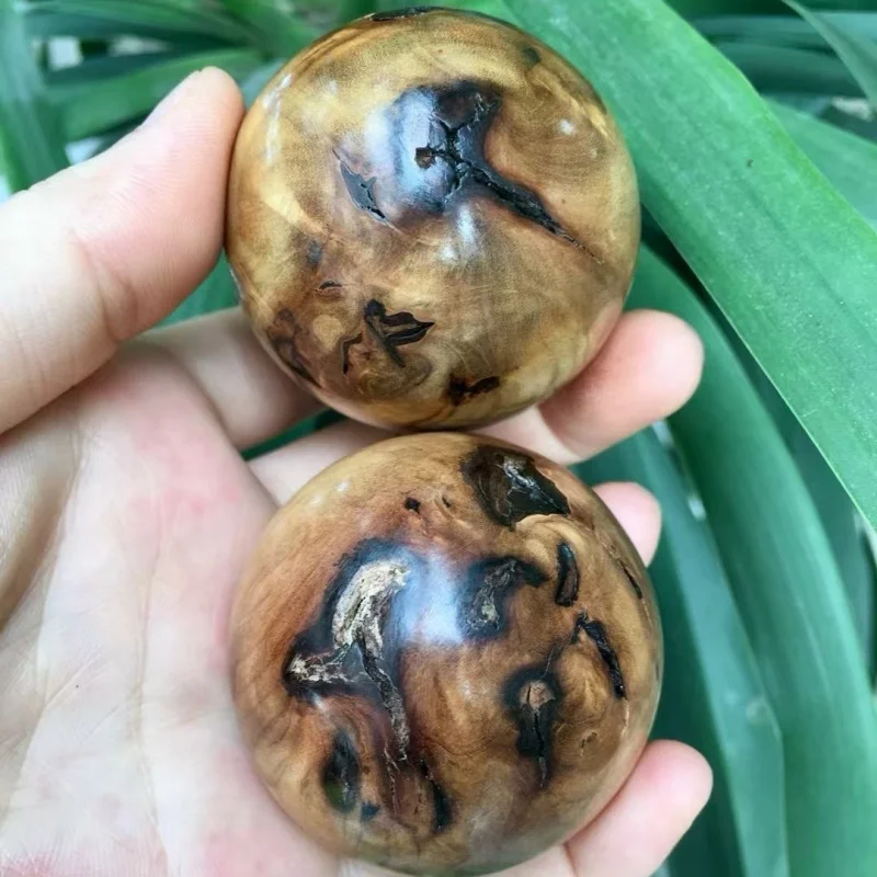 Carved handball bracelet made of lightning-struck jujube wood, a cultural and health-promoting item, featuring the cross-shaped
