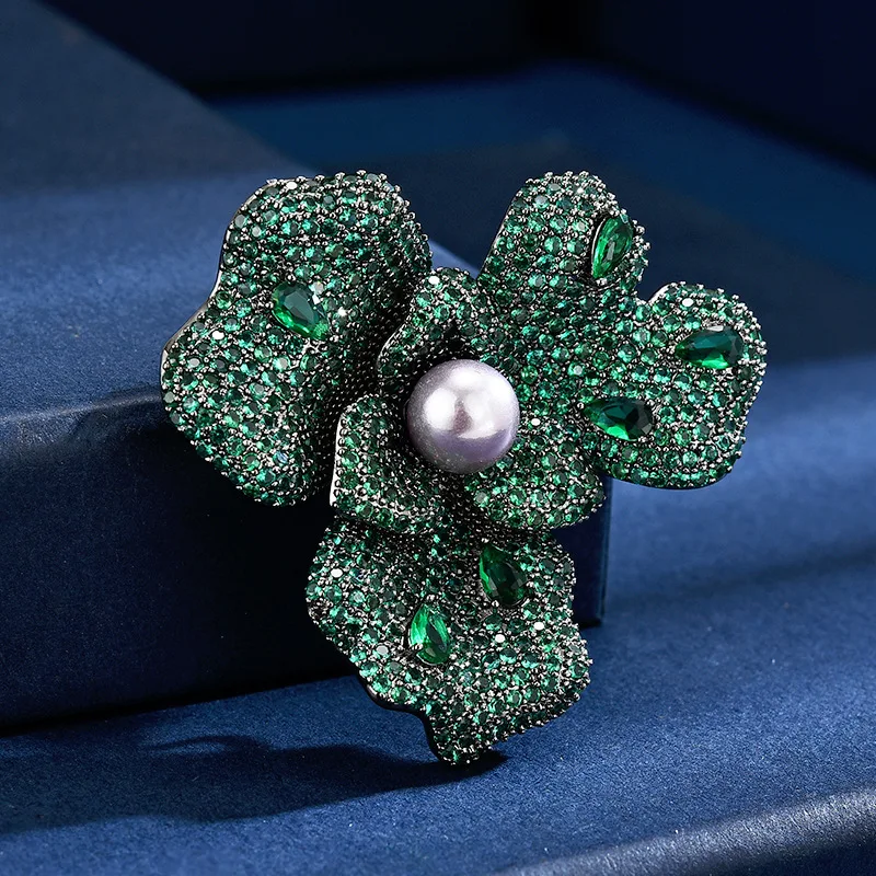 French High-end Retro Exquisite Flower Brooch Luxury Green Cubic Zirconia Classical Design Coat Pin Spring and Autumn Corsage