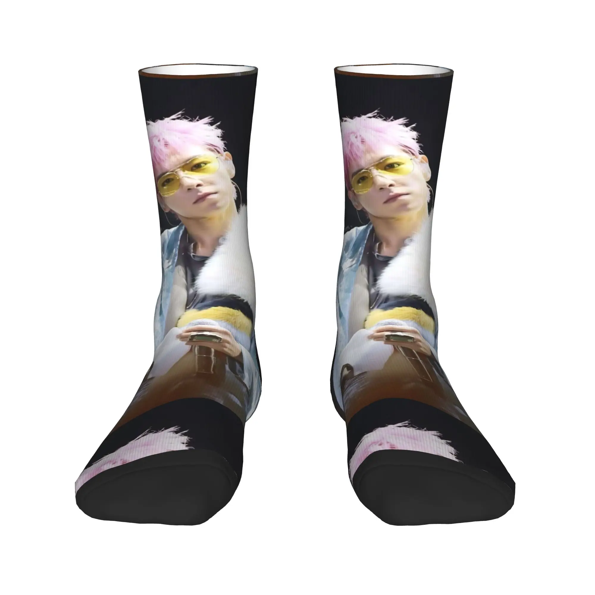 الكبار الرجال الجوارب الكورية المشاهير المغني T-TOP جوارب الربيع العصرية الدافئة جوارب ناعمة مطبوعة سكيت المضادة للانزلاق الجوارب