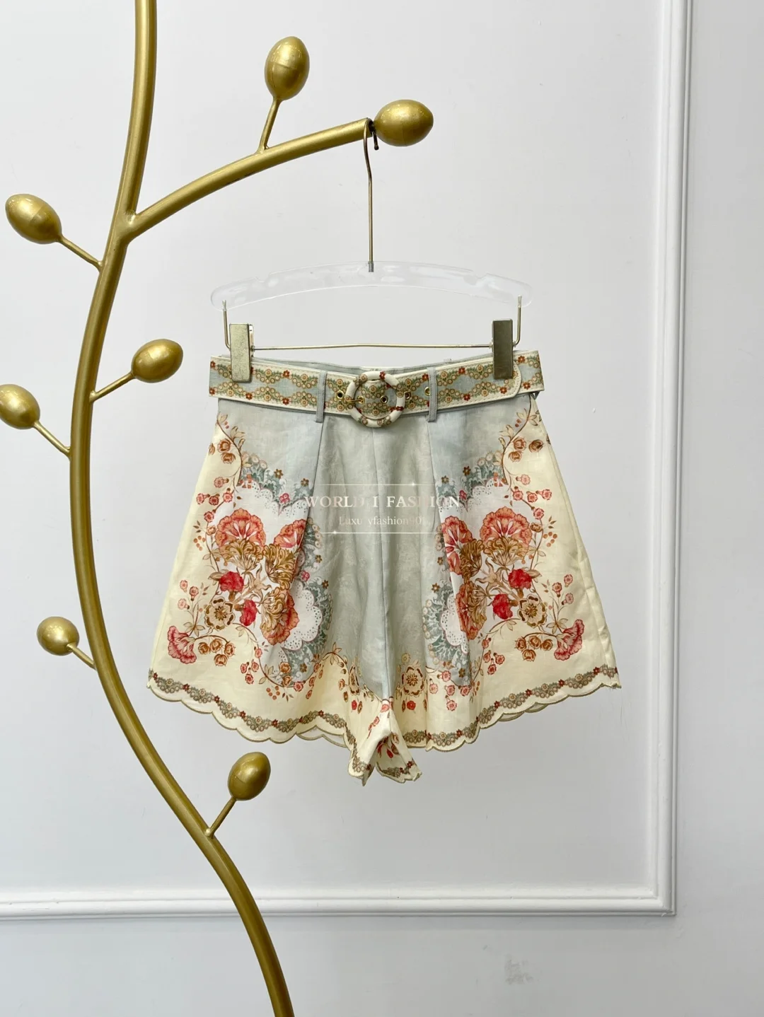 مجموعة بلوزات وسروال قصير الأكمام بأكمام طويلة وطبعة زهور خضراء على الموضة الجديدة لعام 2025