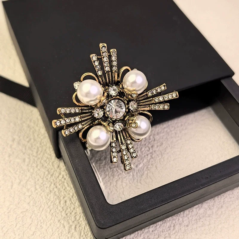 Vintage Flower Cross Inlaid Rhinestone Brooch Light Luxury Temperament High-grade Sense of Pin Accessories