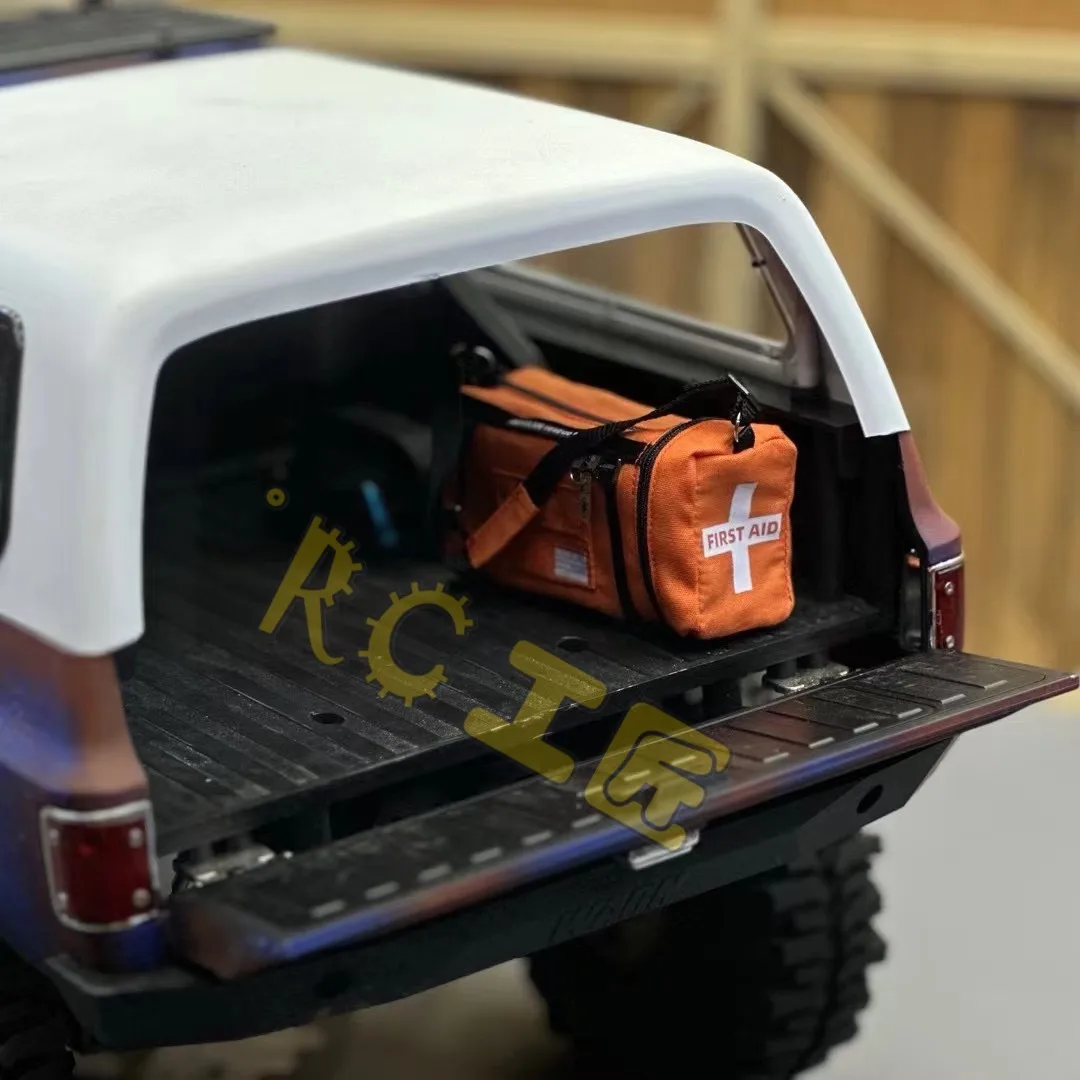 1 SZTUK Model symulacyjny samochodu ratowniczego 1/6 Torebka żołnierza Części dekoracyjne do samochodu gąsienicowego 1/8 RC Km Tank 300 Rc4wd Bagażnik