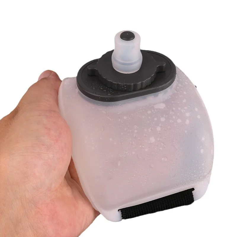 

1 шт., 200 мл/7 унций, спортивная силиконовая бутылка для воды на запястье, складной марафон, инструменты для тренировок, пешего туризма, бодибилдинга, кемпинга на открытом воздухе