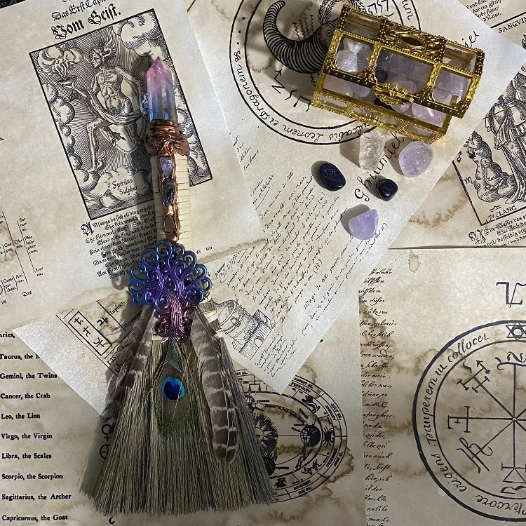 

Wicca Broom Crystal Witch Vintage Wizard Diviner Priest Sacrificial Ceremony Expulsion Props Halloween Home Decor