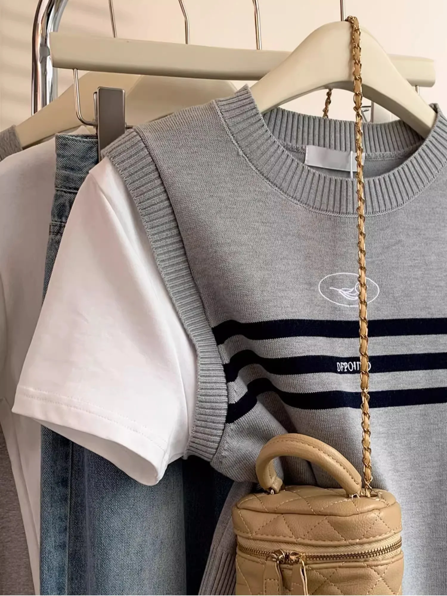 루즈 니트 또는 스웨트 티셔츠 여성 여름 디자인 감각 패션 탑 페이크 투피스 패치워크 슬리밍 효과