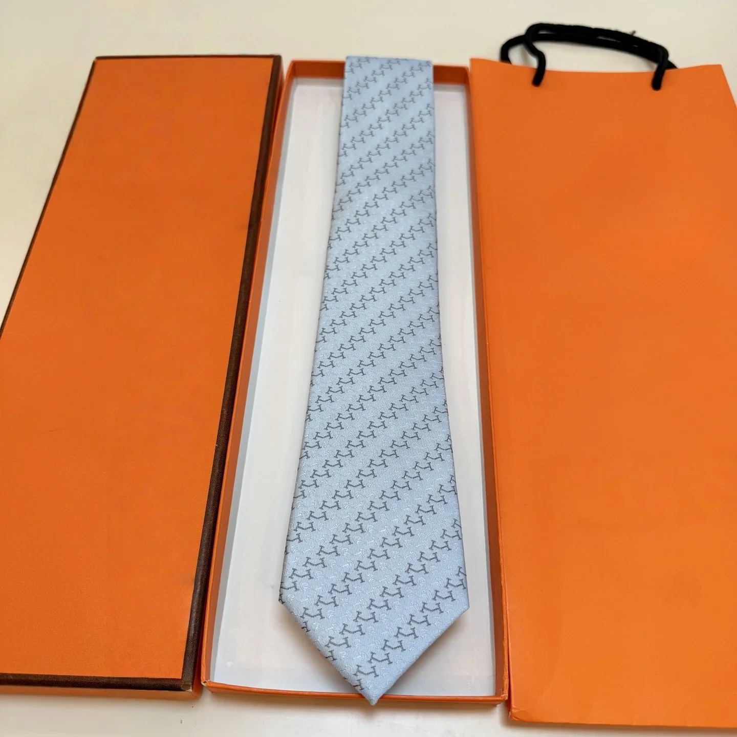 cravatta-di-lusso-di-alta-gamma-cravatta-da-uomo-per-abito-da-lavoro-semplice-e-affascinante-squisita-fattura-in-seta-il-regalo-perfetto