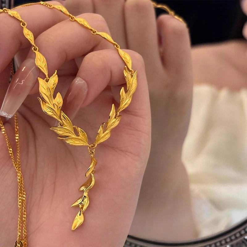 

Fashion 18kt Gold Color Leaf Pendant Necklace for Women Bride Girl Christmas Birthday Wedding Ball Jewelry Gifts