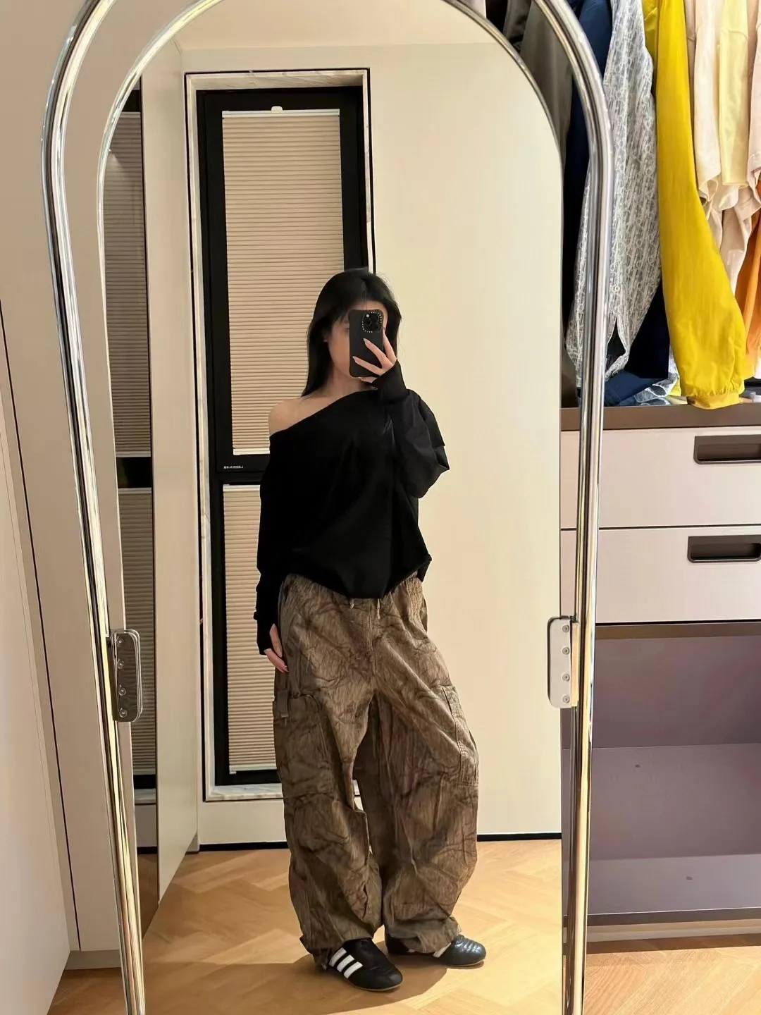 スリムフィットのツリーテクスチャプリント入りルーズフィットDストリングワークパンツ、ストリートスタイルのワイドレッグパンツ、秋冬向け