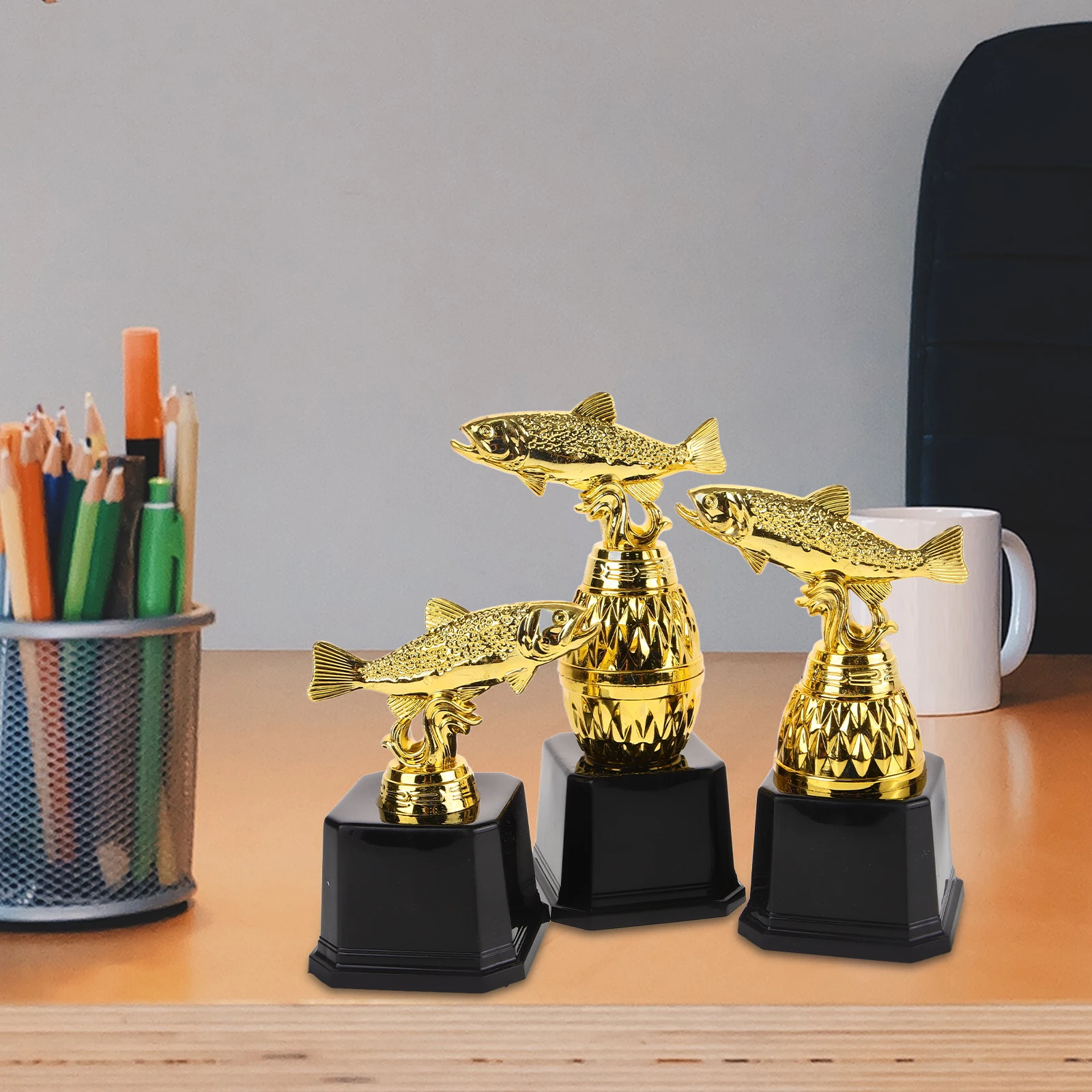 

3pcs Mini Trophy Fishing Shaped Plastic Trophies Party Ceremony Decor Award Competition Winner School