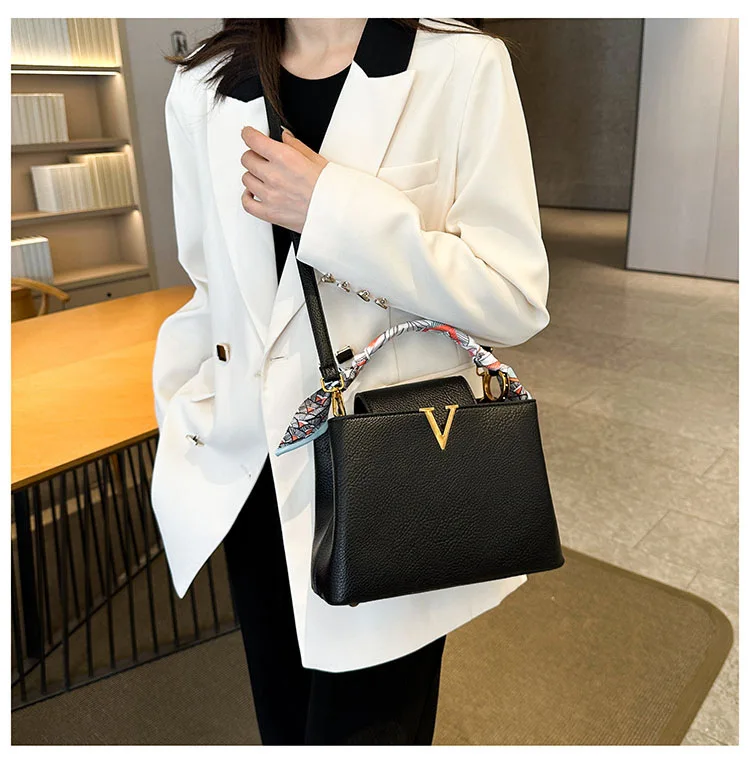 

Women's 2025 New Arrival Luxury Leather Tote Bag Sophisticated Design Multi-functional for Work & Weekend Getaways