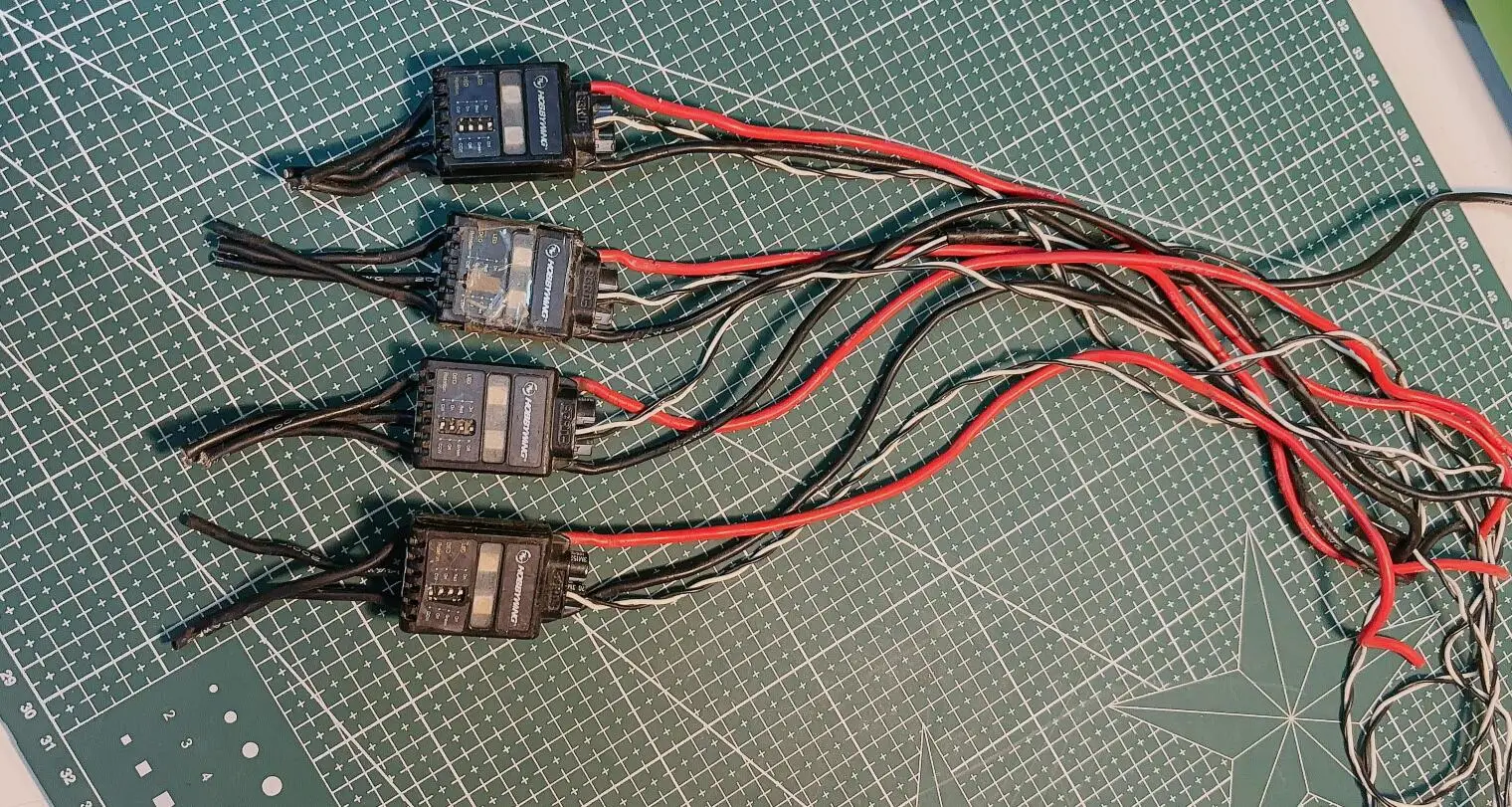 

Used 2-4pcs Hobbywing XRotor Pro 50 Amp Multi-Rotor Brushless ESC DEO technology 4-6S 50A speed control W/long power cable
