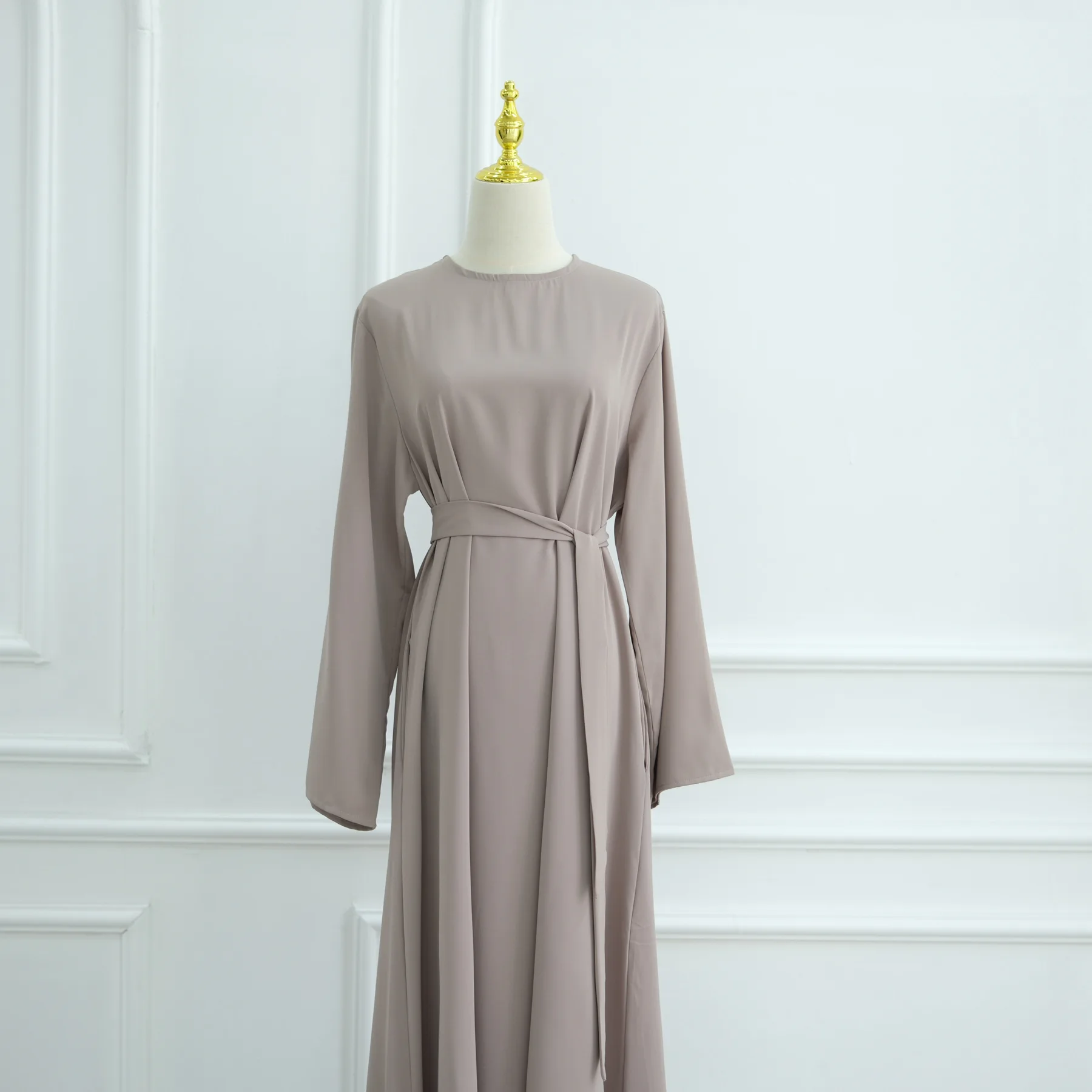 ชุดอาบายะห์แฟชั่นมุสลิมใหม่สำหรับฤดูใบไม้ร่วง สไตล์ดูไบ เรียบง่าย ราคาถูก ชุดอิสลามสุภาพเรียบร้อย ชุดเดรสอาบายะห์สำหรับผู้หญิง