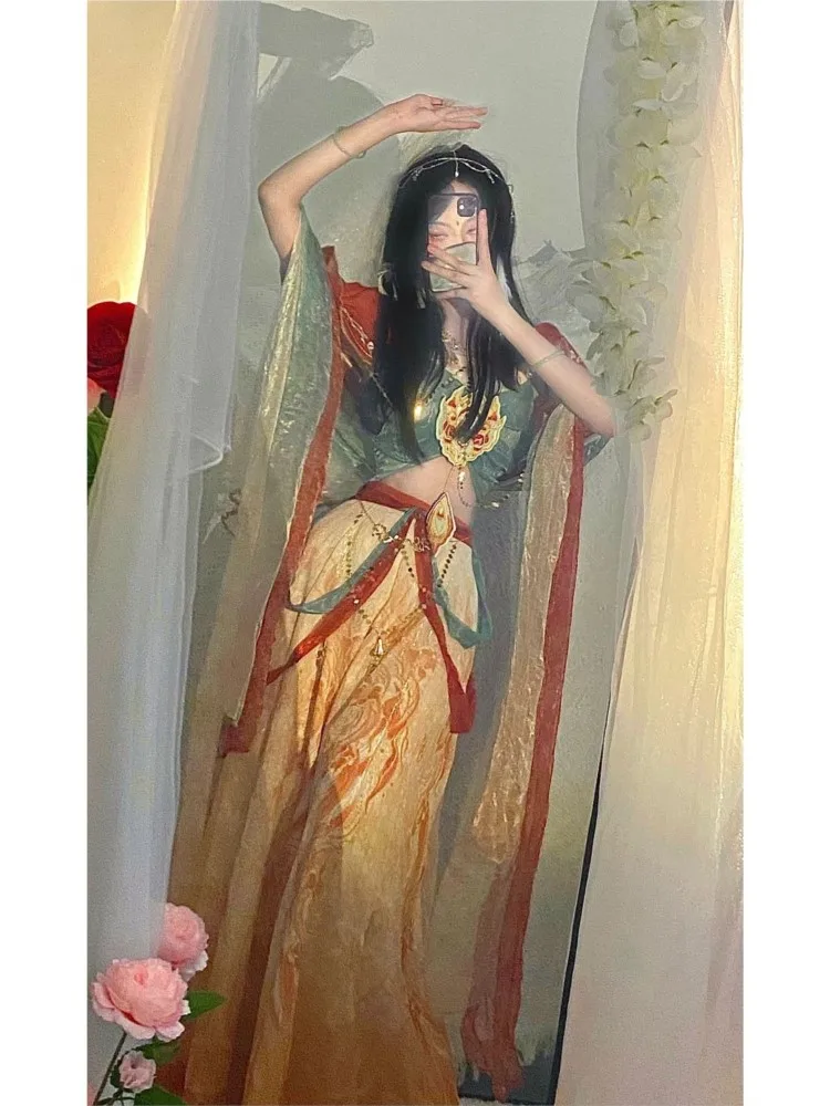 Dunhuang style exotique Western Regions Young Han robe brodée améliorée