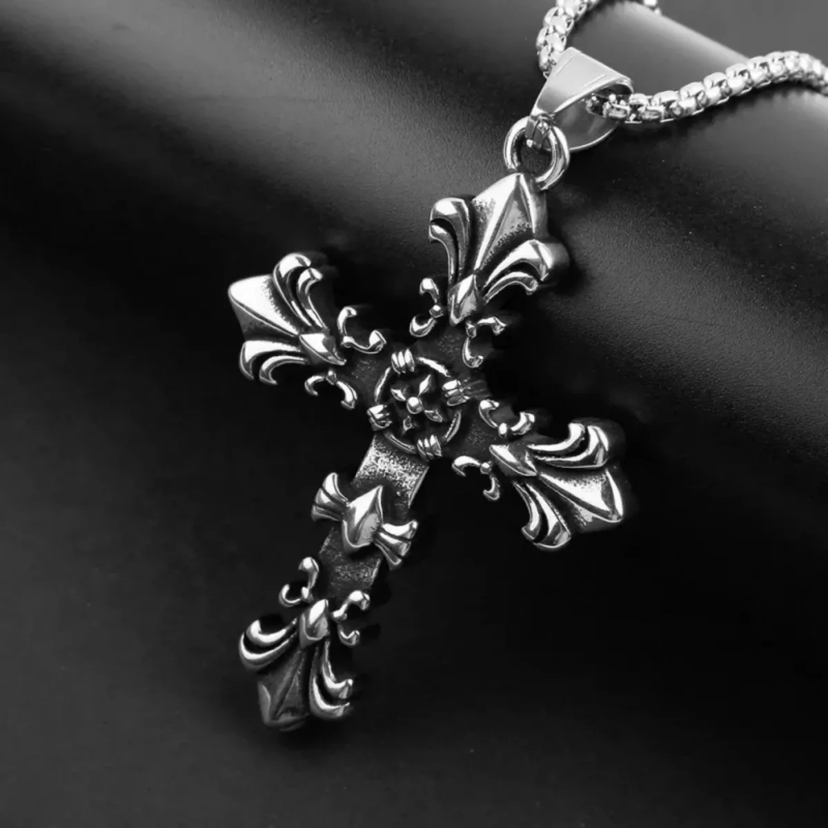 Collier en acier inoxydable de style rétro