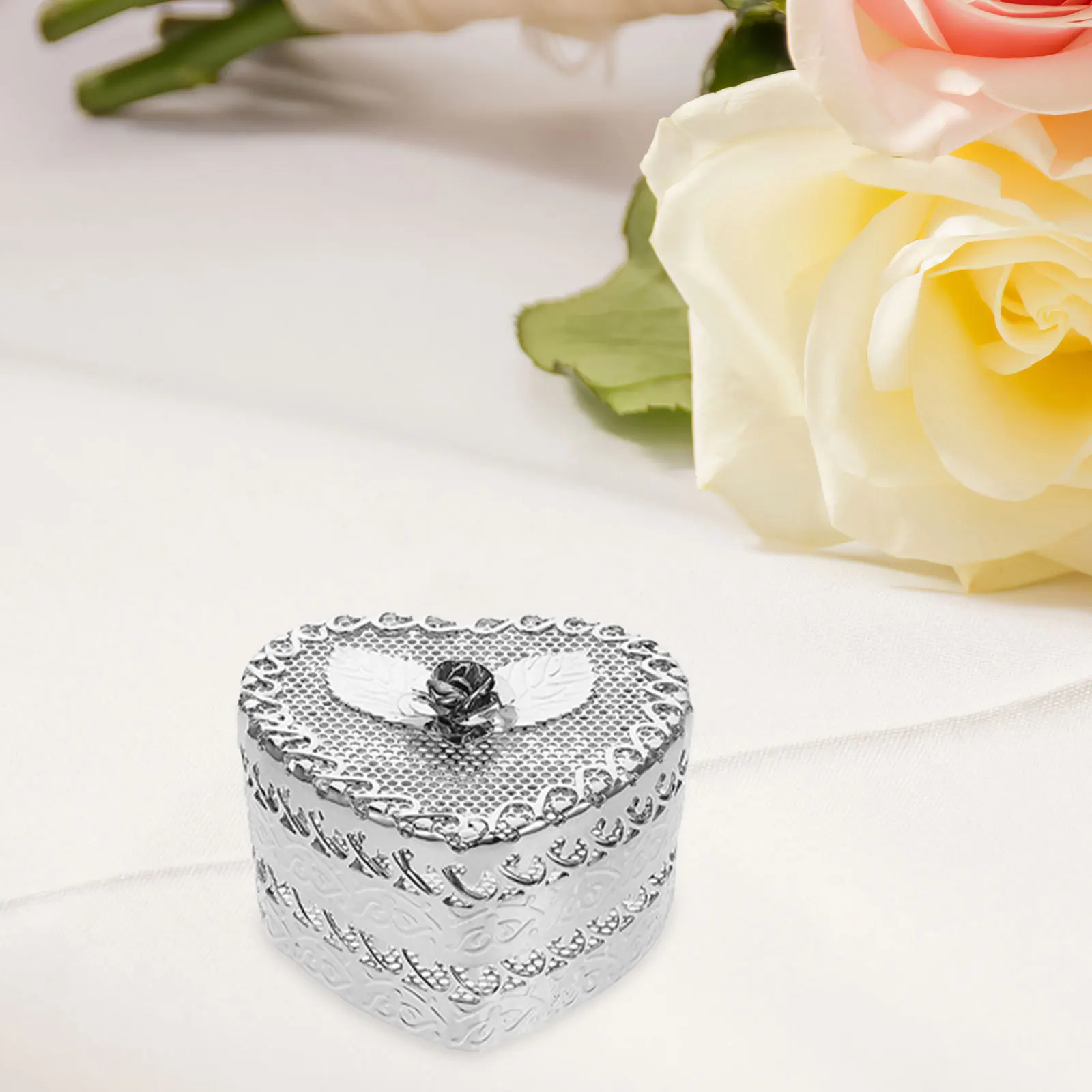 

Hollow Heart Shape Jewelry Box Metal Storage Case for Rings Necklaces Valentine Keepsakes Trinket Box Jewelry Case