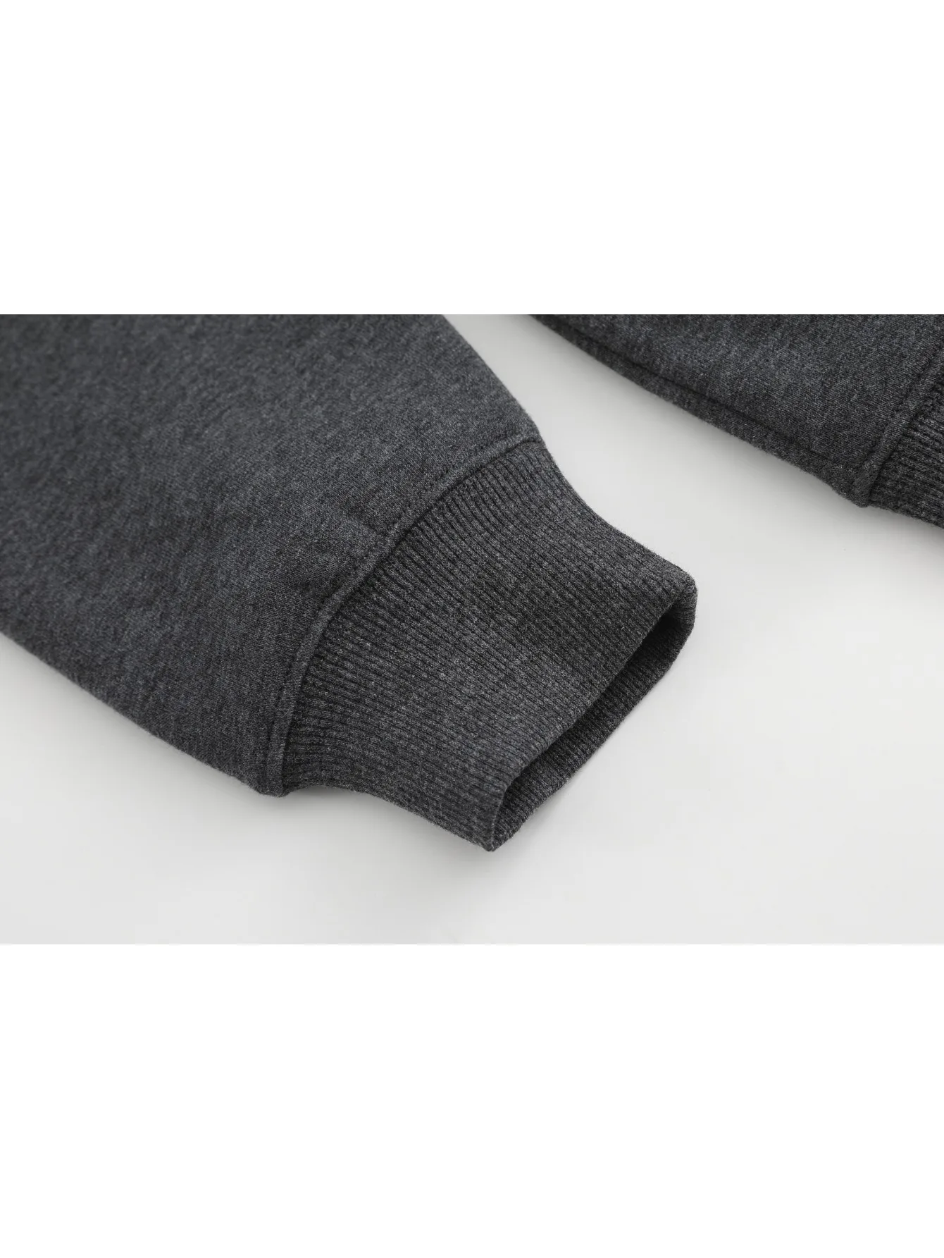 Bluzy unisex w stylu retro pop, czarno-szare, bawełniane, o luźnym kroju, idealne na jesień/zimę, wygodne i sportowe.