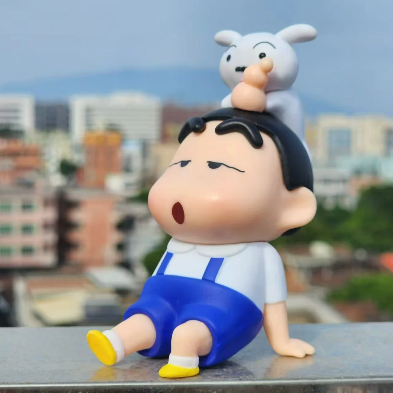 Crayon Shin-chan con Nohara Shiro Bee Bere Anime Action Figure Giocattoli Bambole di circa 8-9 cm