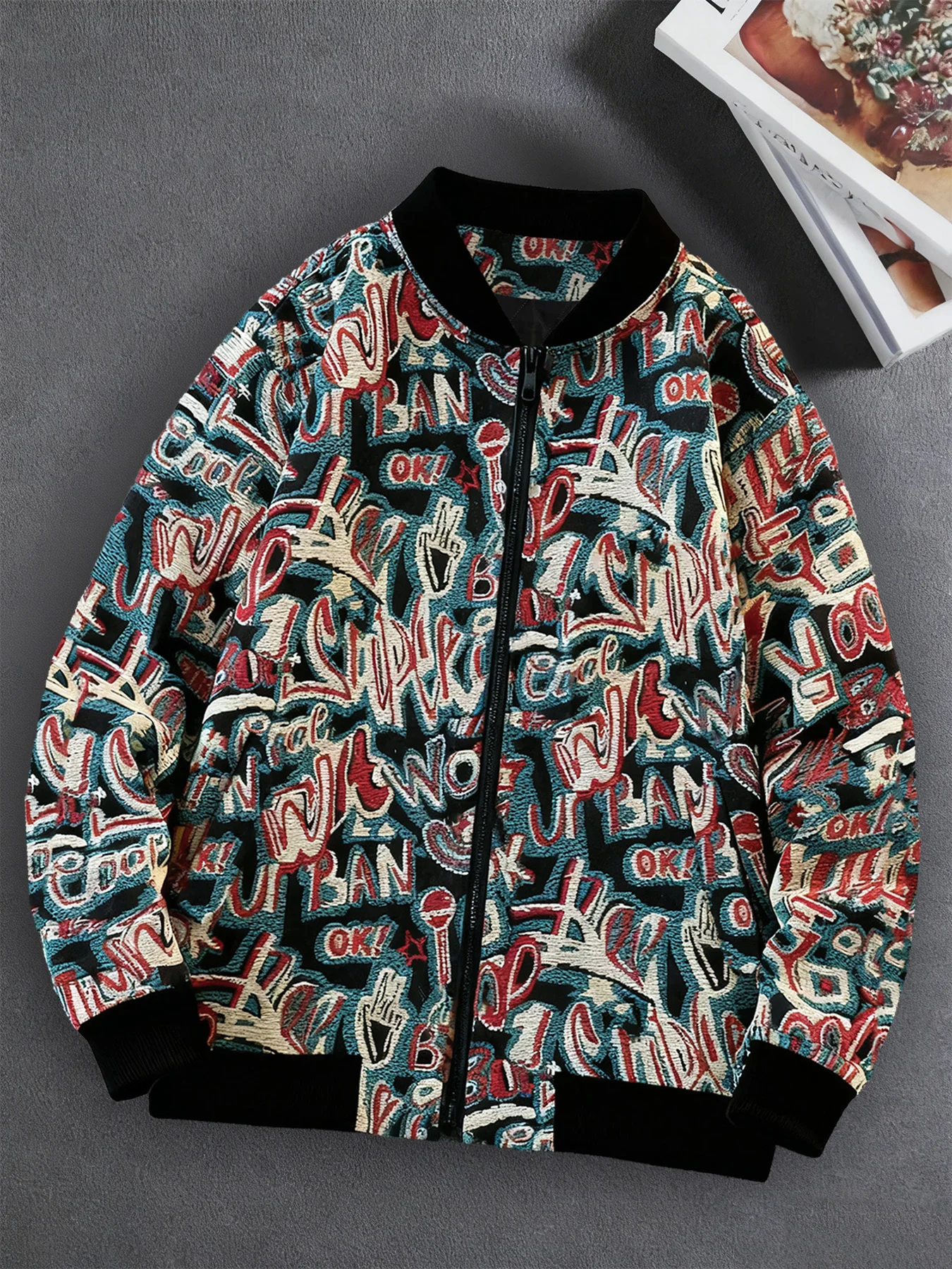 

Autumn and winter fleece-lined jacket/jumper with full print of letters and textures, styled like a baseball uniform.