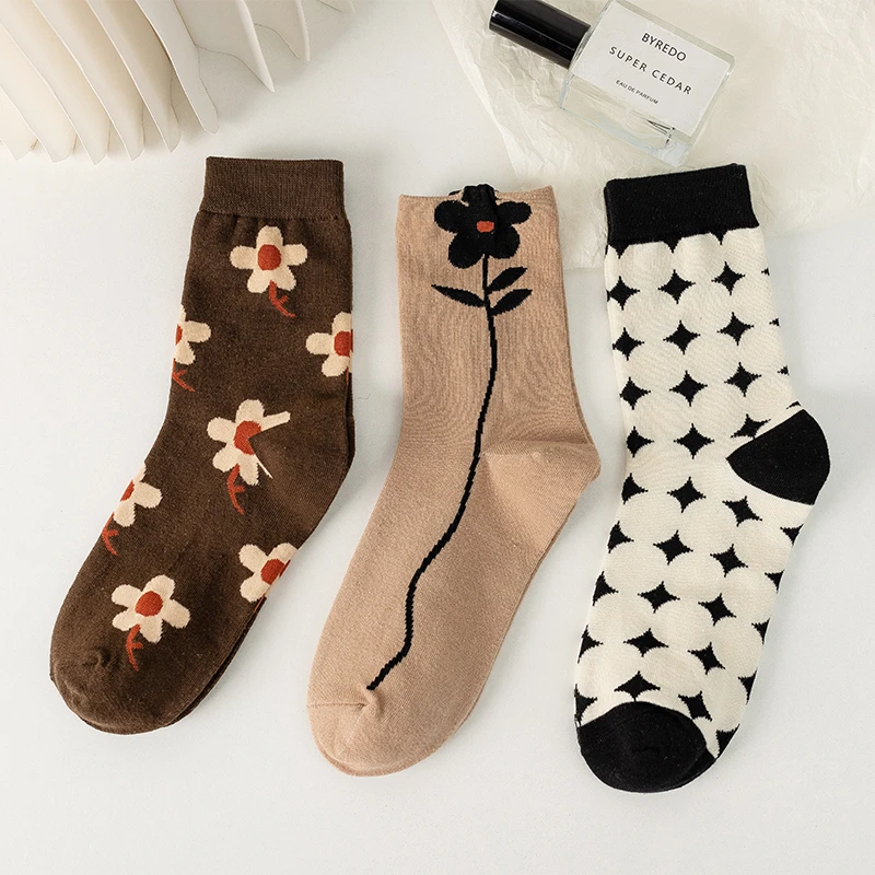 Women Casual Mid Tube Socks Spring Autumn Cute Japanese Korean Cartoon Flower Coffee Color Harajuku Breathable Kawaii Crew Socks