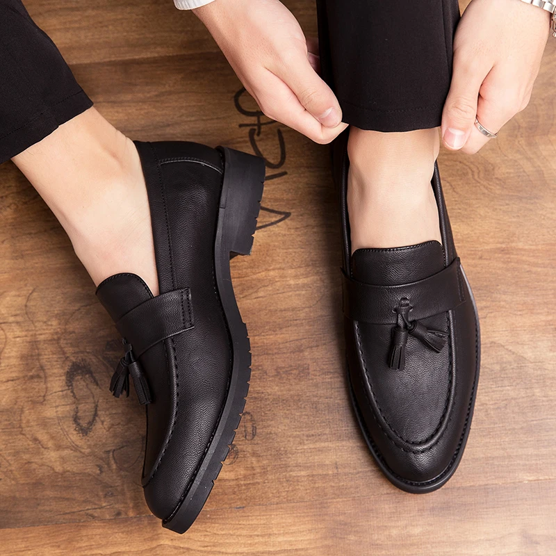 Fashion Low Heel Loafers Brand British Style Wedding Leather Shoes Mens Tassel Round Toe Casual Business Officially Shoes Men's